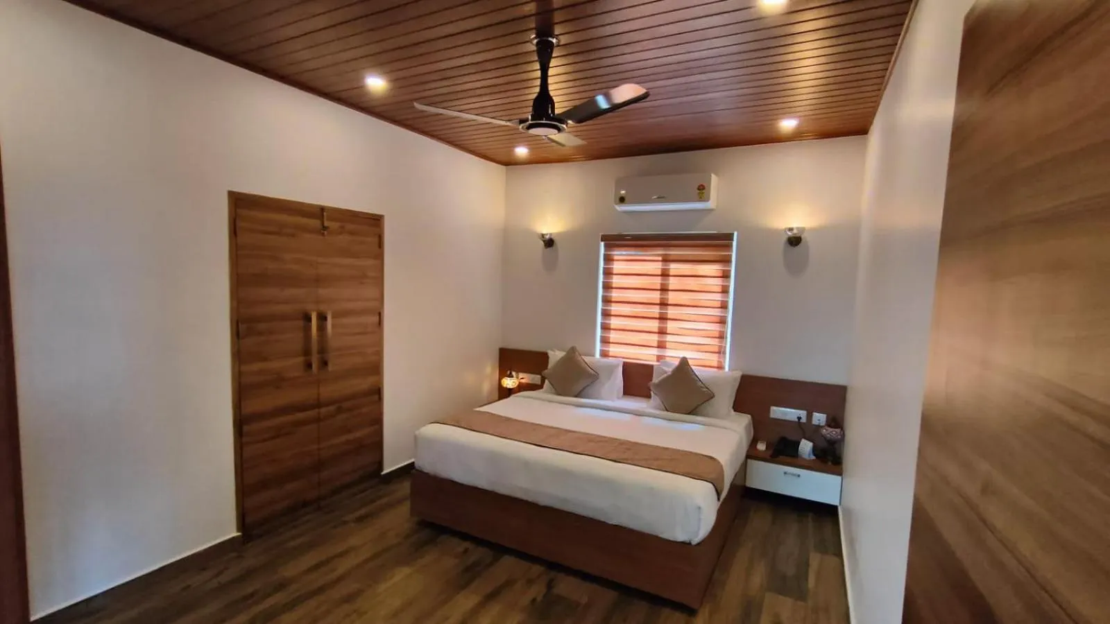 air conditioner, Bed in WOLKENBURG RESORT & SPA