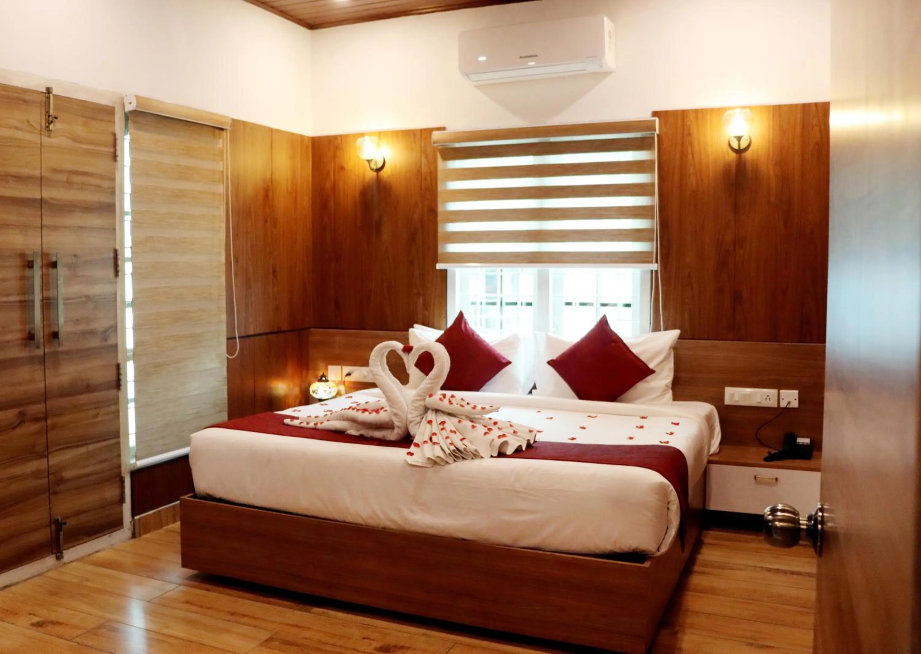 Bed in Ramee Wolkenburg Resort & Spa, Munnar