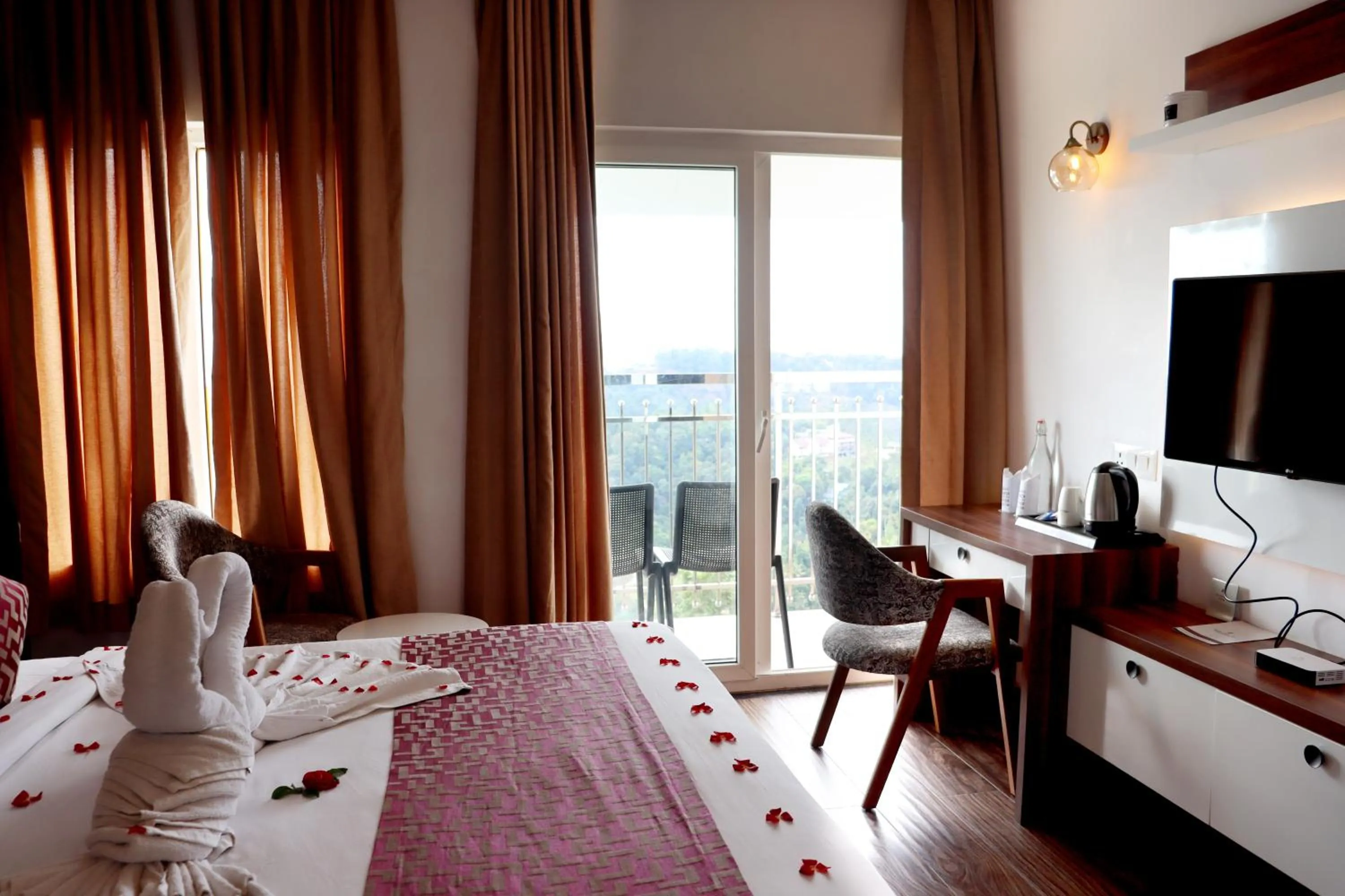 Bed in Ramee Wolkenburg Resort & Spa, Munnar