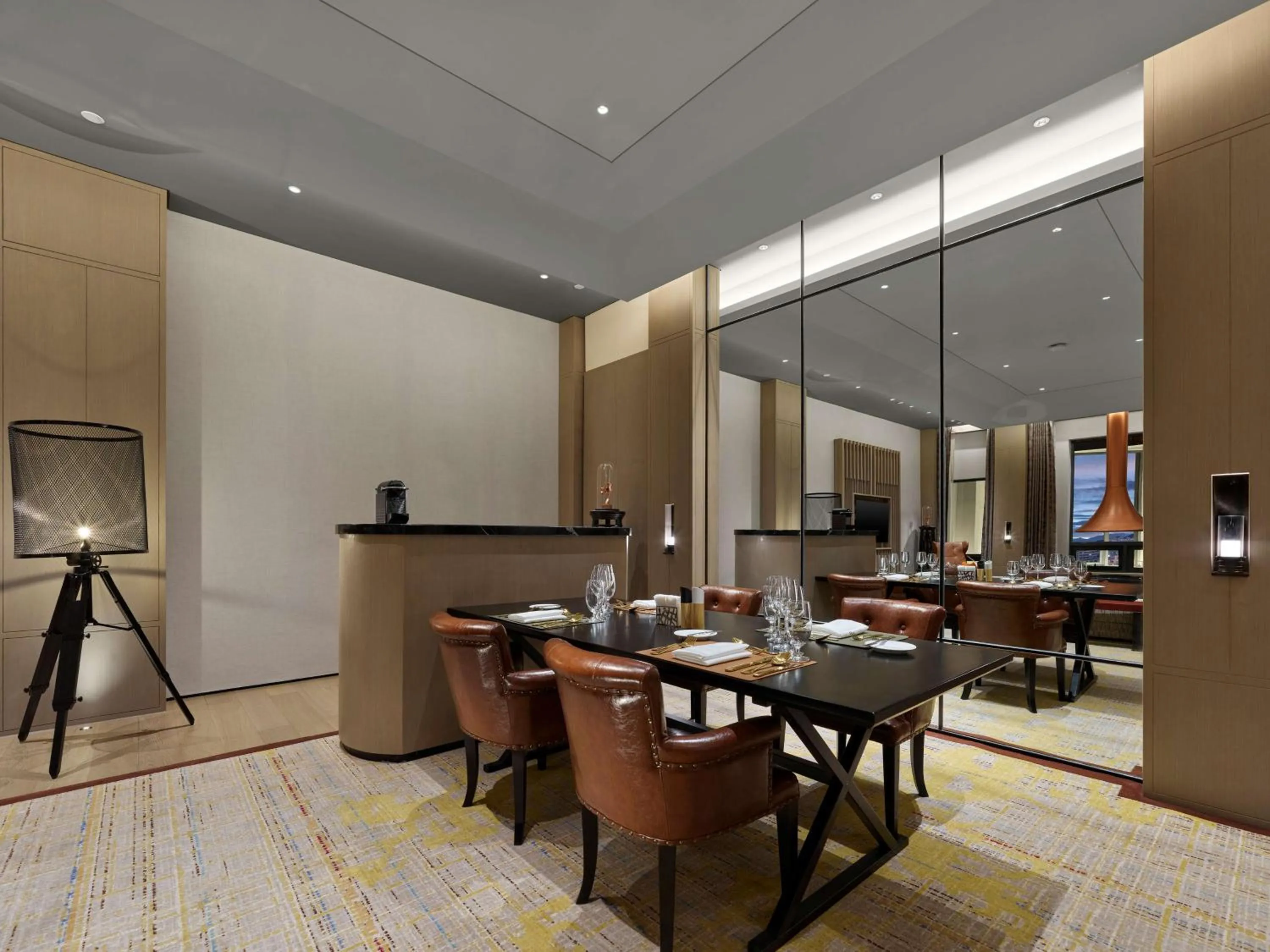 Photo of the whole room in Hilton Shigatse