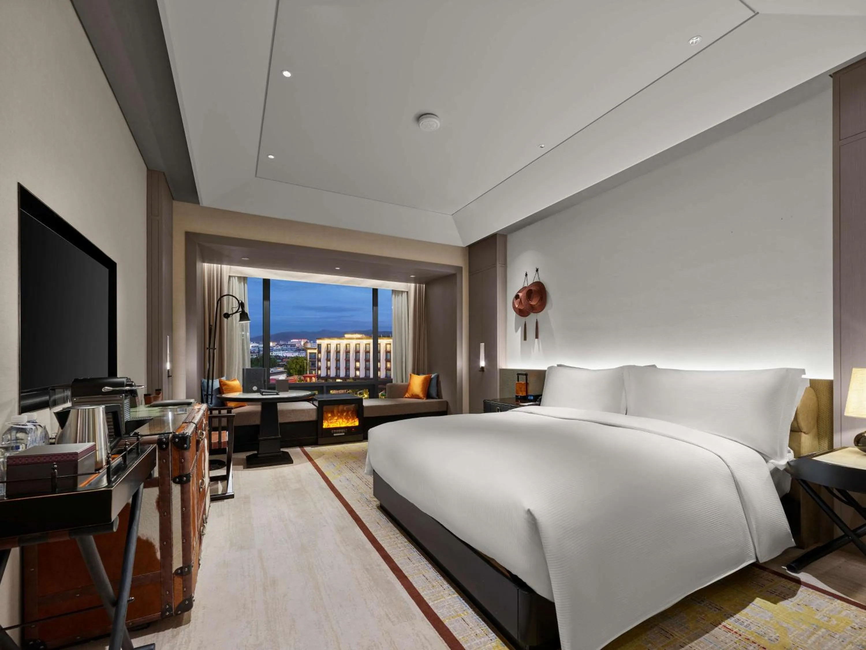 Living room, Bed in Hilton Shigatse