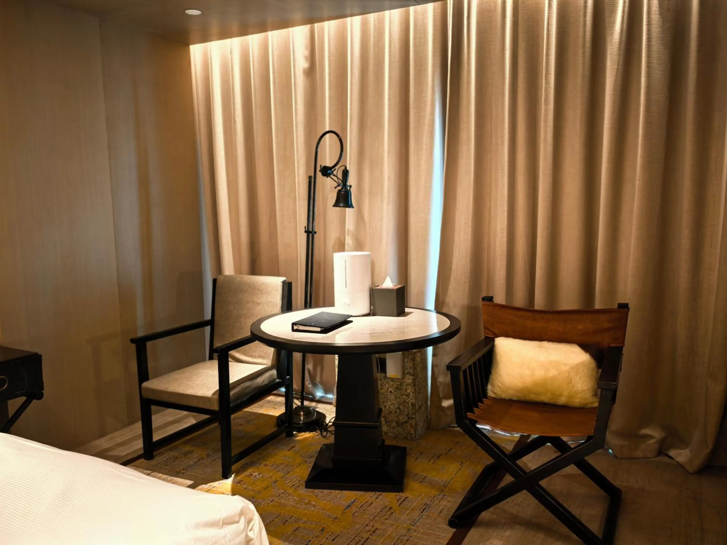 Seating area, Bed in Hilton Shigatse