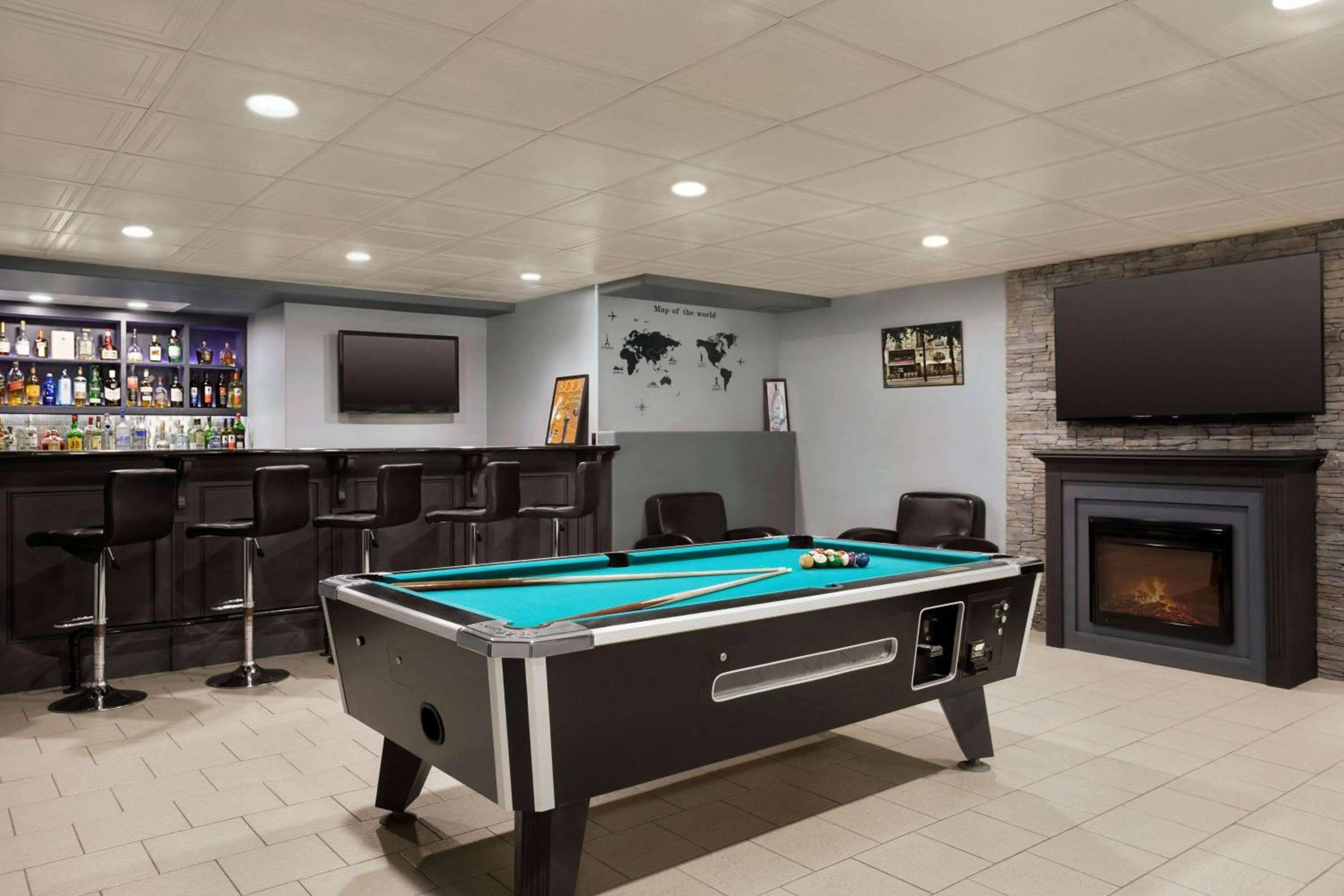 Lounge or bar in Days Inn by Wyndham Leamington