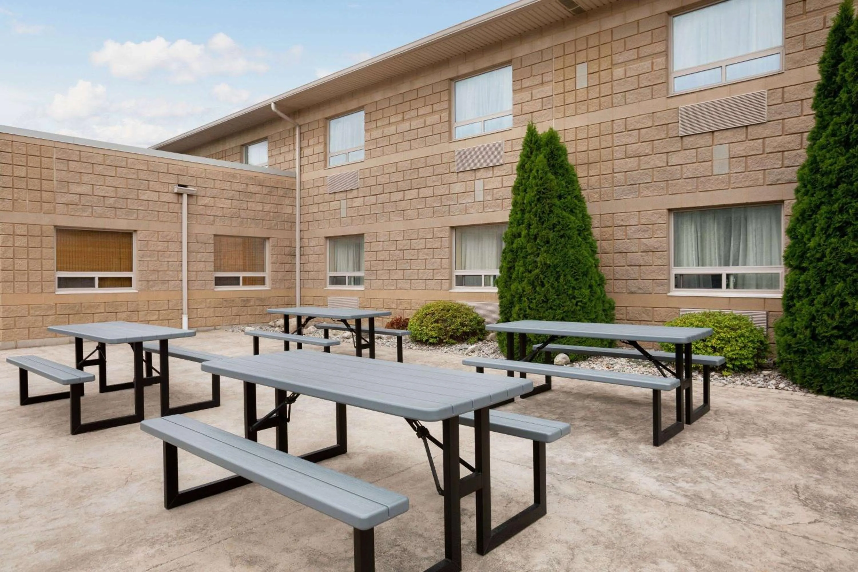 Patio in Days Inn by Wyndham Leamington