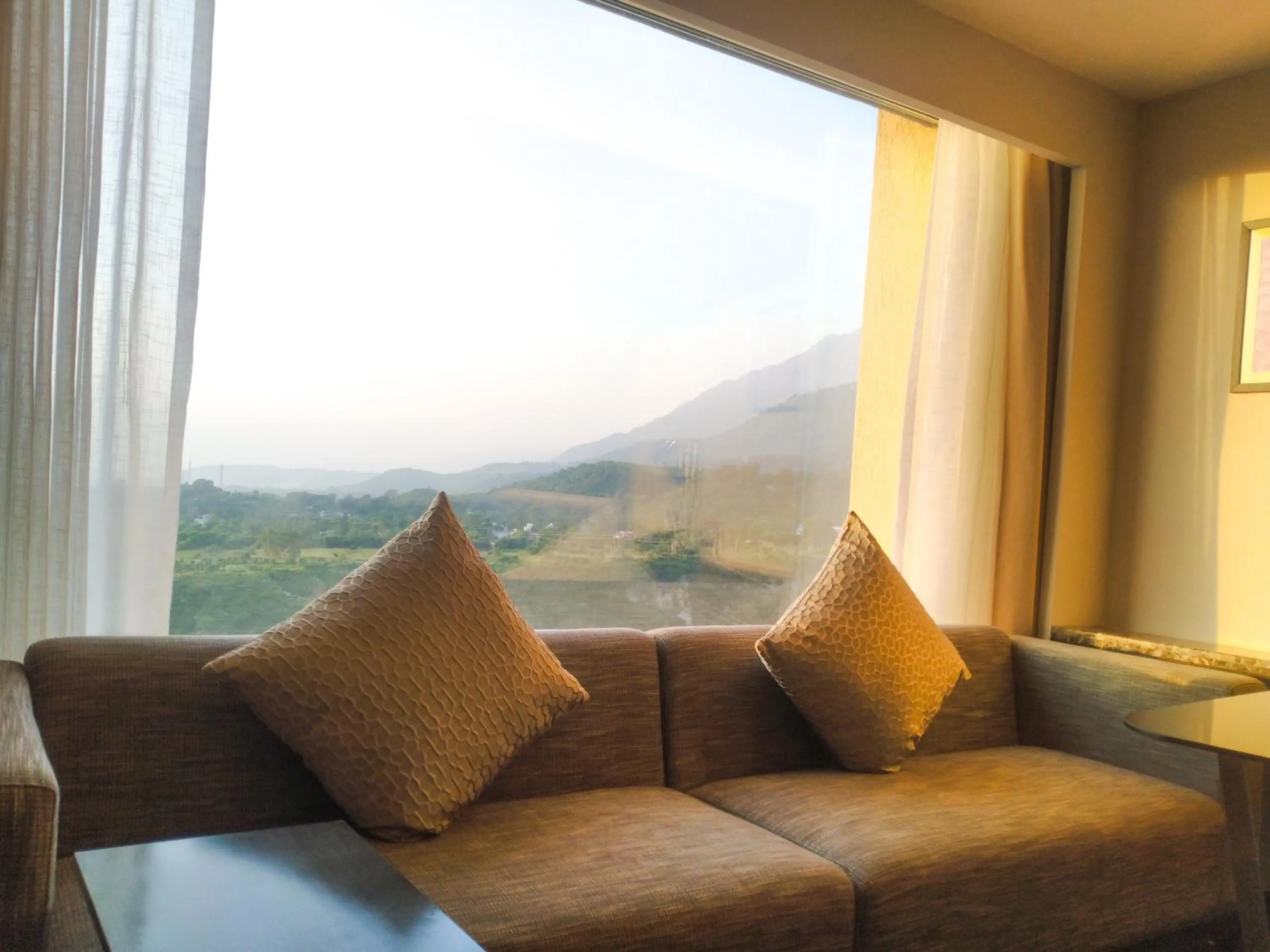 Seating area in Welcomhotel By ITC Hotels, Katra