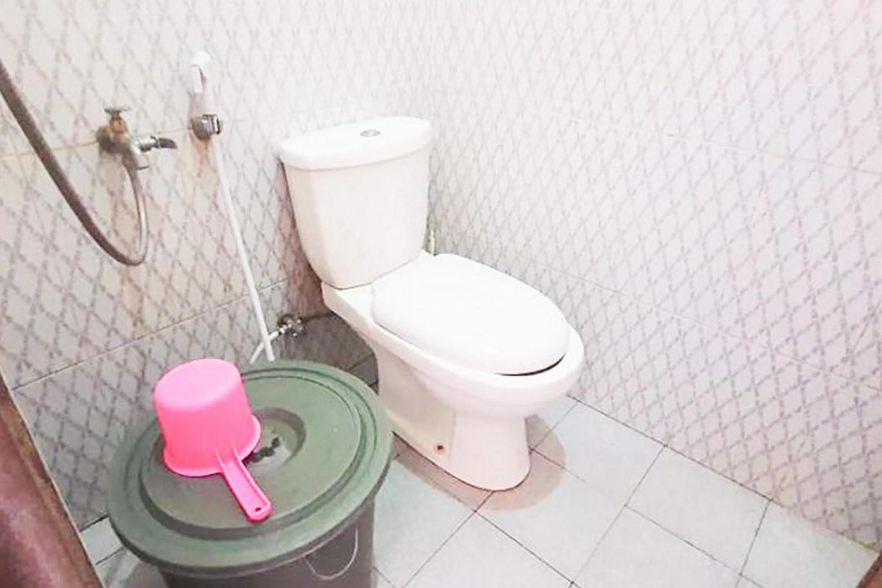 Bathroom in Green Kanca Syariah Guest House Mitra RedDoorz