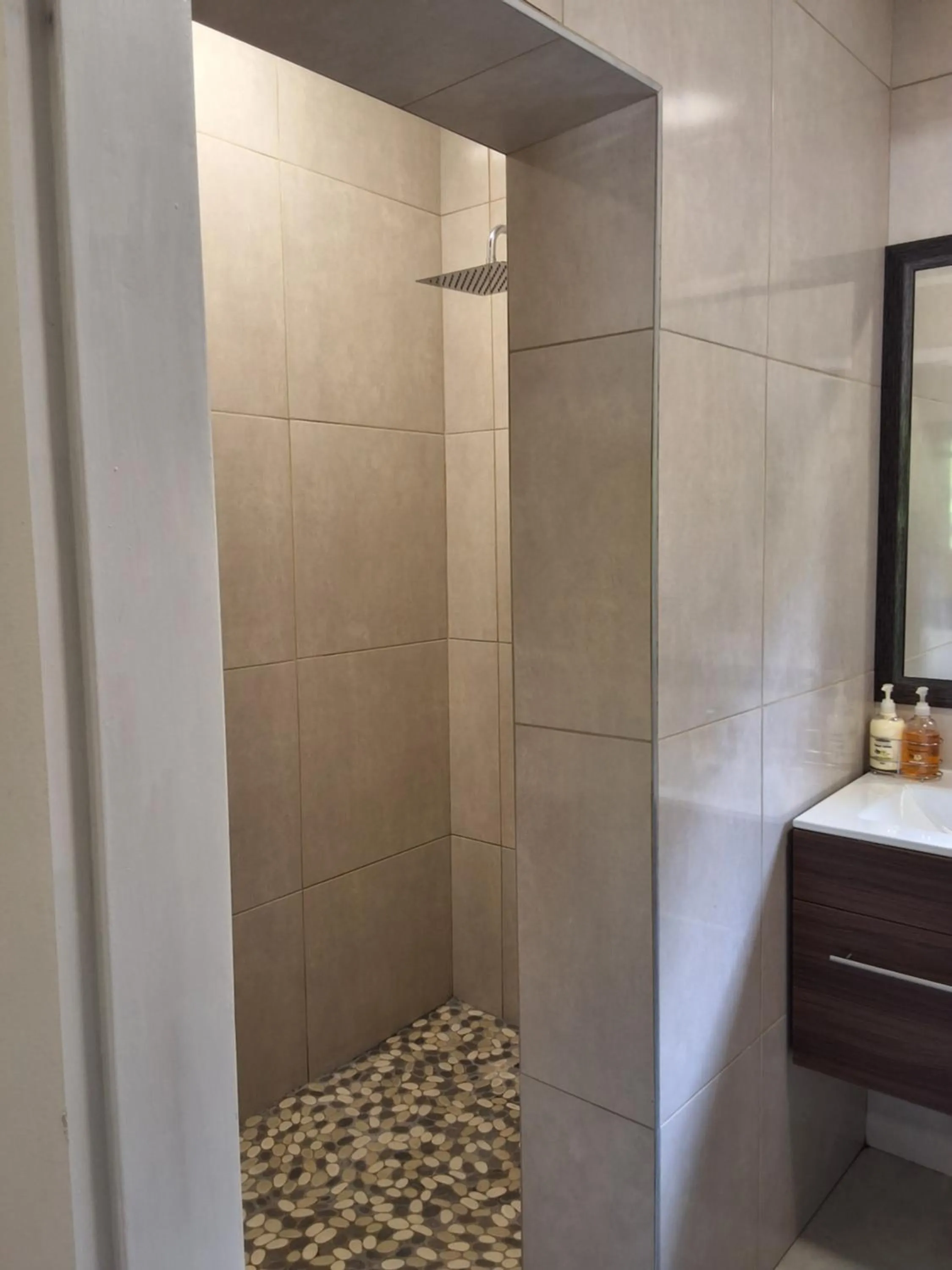 Shower in CityView, a stunning modern apartment