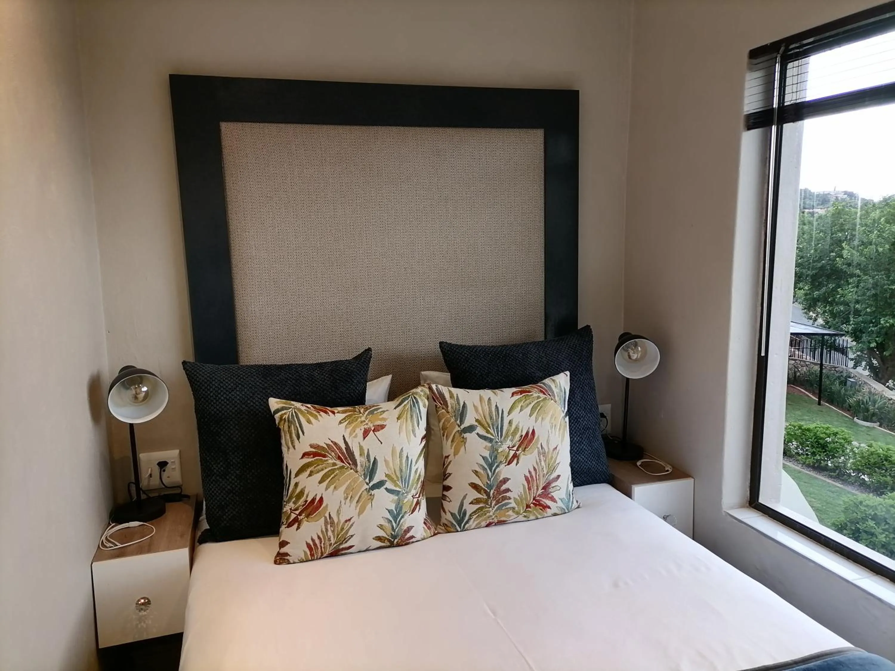 Bedroom, Bed in CityView, a stunning modern apartment