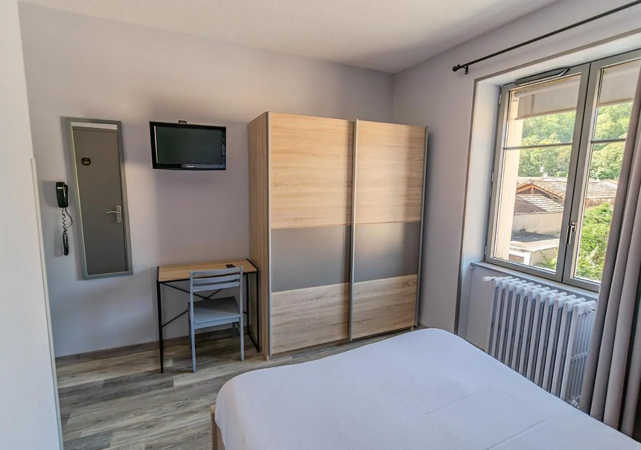 Bed in Hotel de l'Abbaye à Cluny