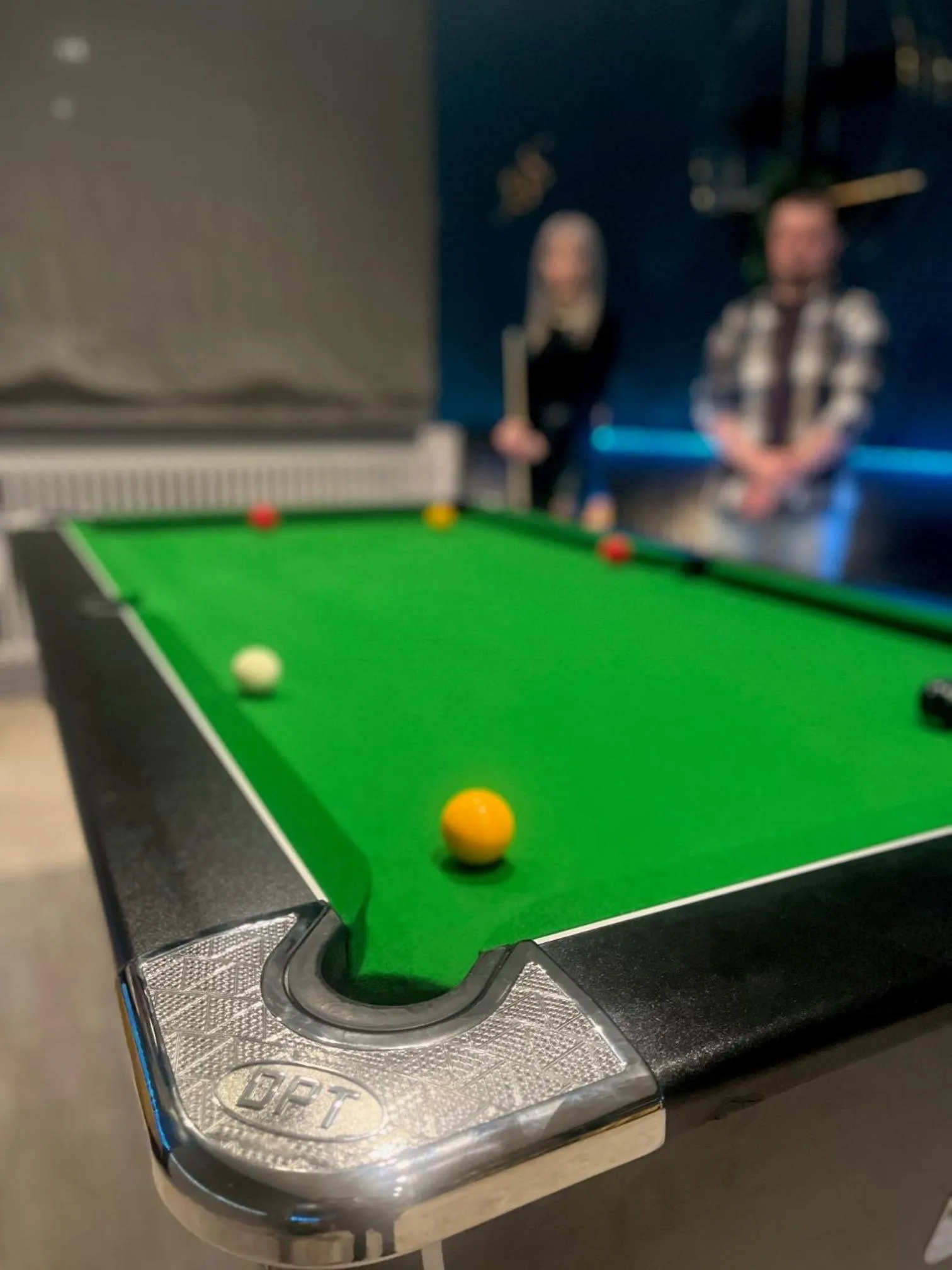 Billiard in Hotel de l'Abbaye à Cluny