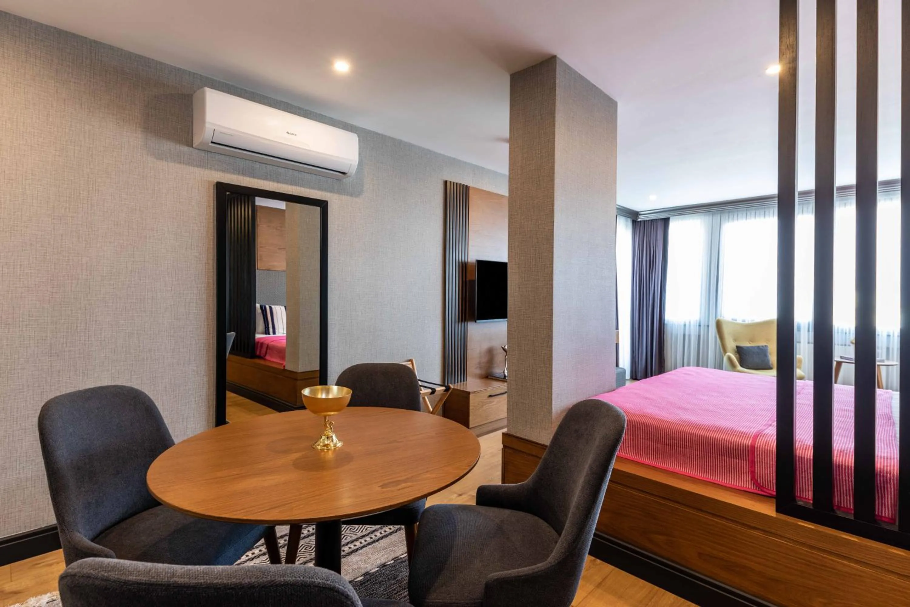 Living room, Bed in SALA SUITES