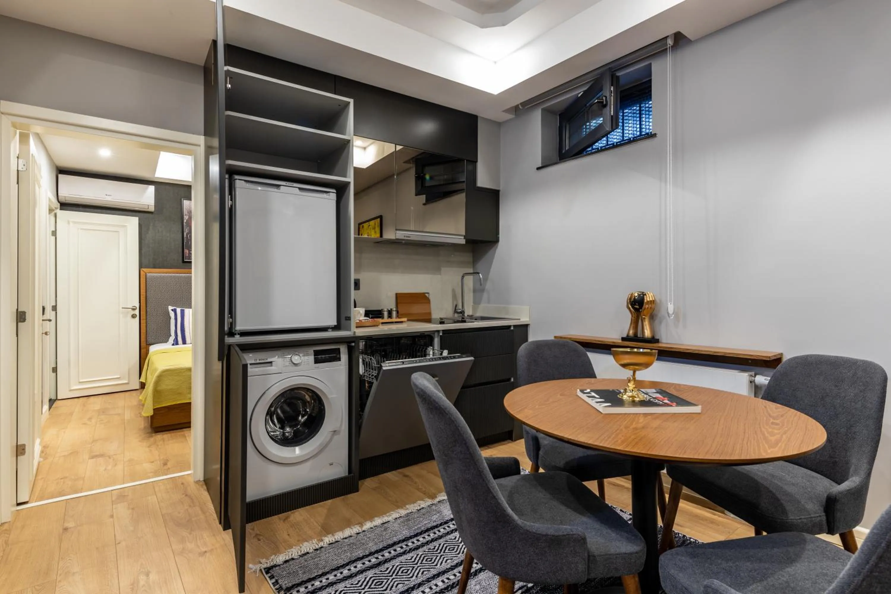 Kitchen or kitchenette in SALA SUITES