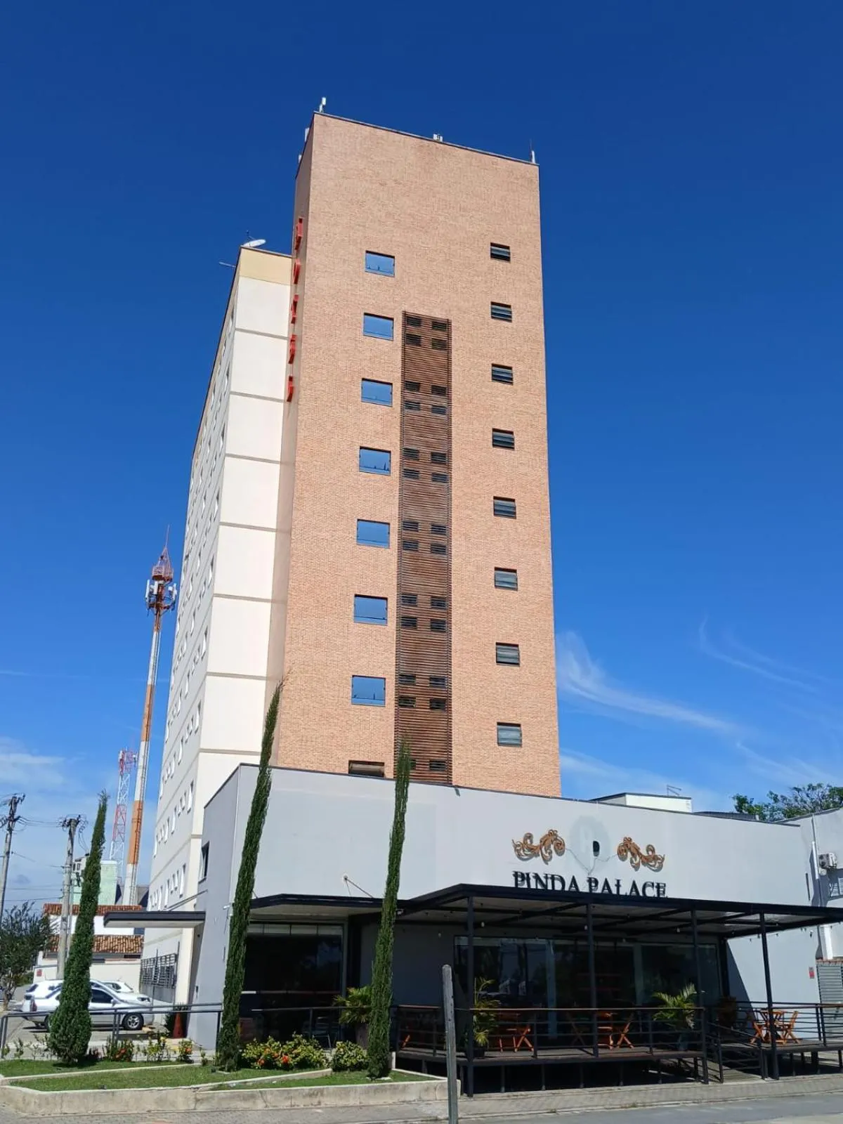 Facade/entrance in Pinda Palace Hotel