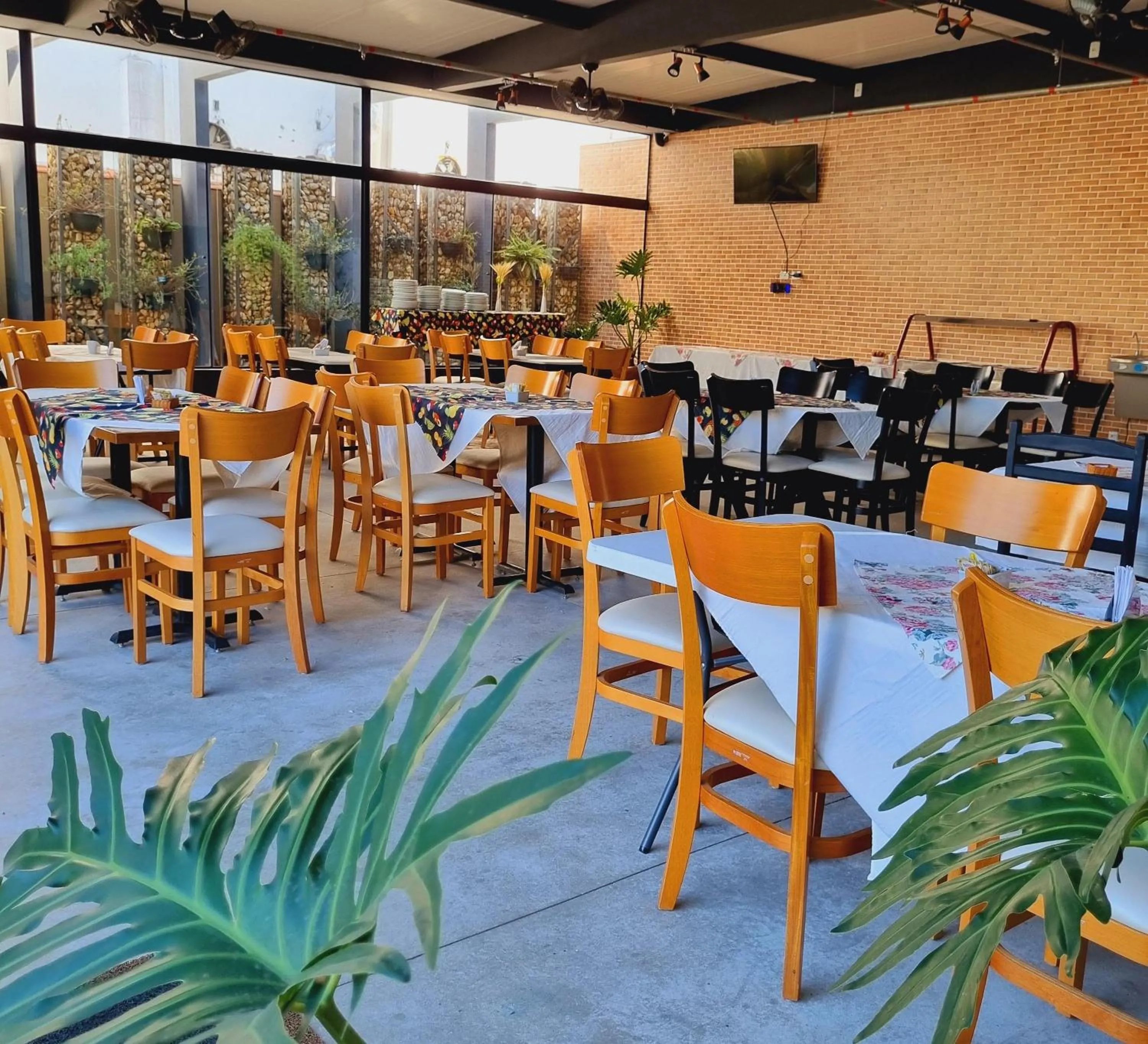 Restaurant/places to eat in Pinda Palace Hotel