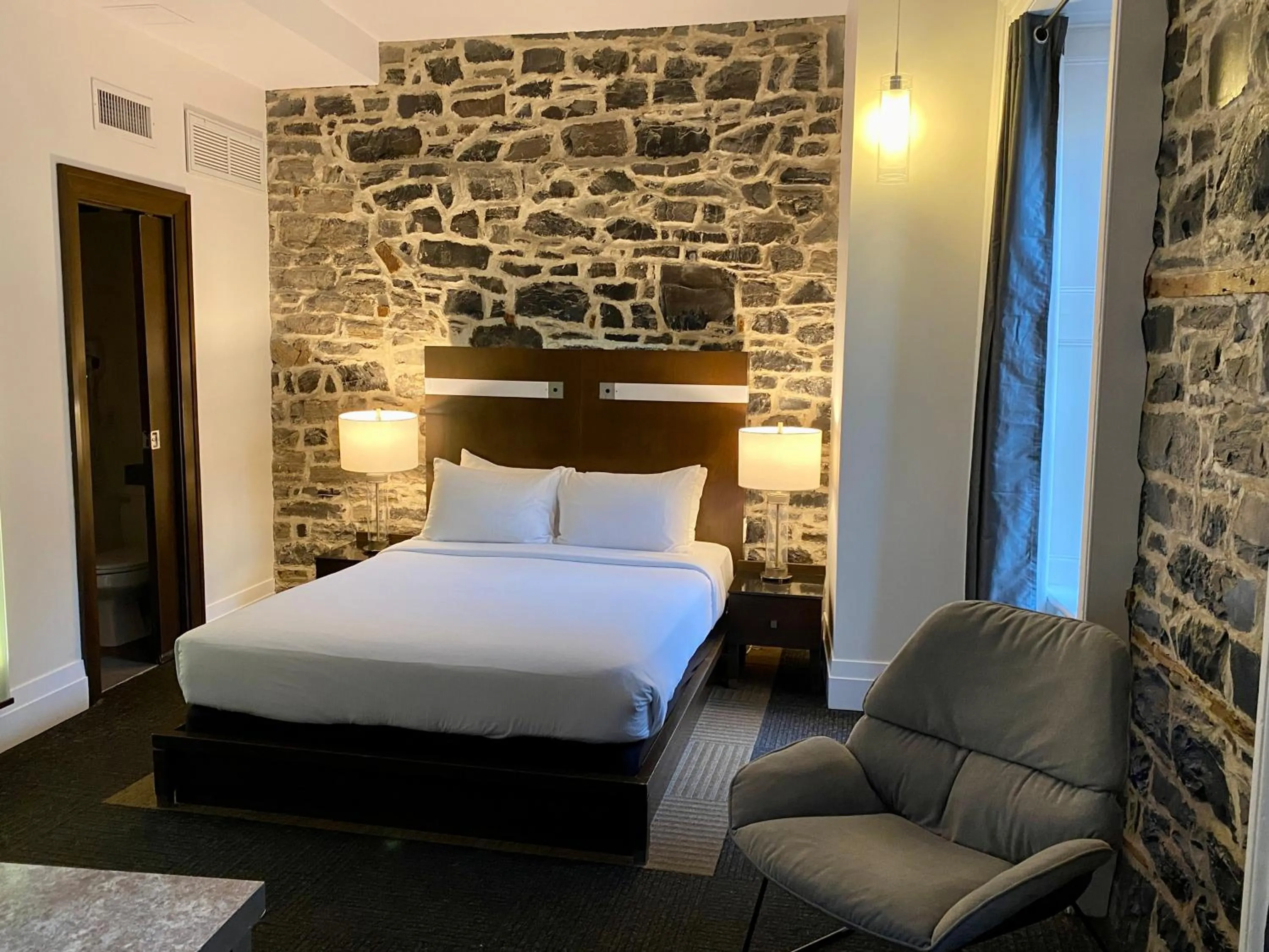 Bedroom, Bed in Hôtel Sainte-Anne