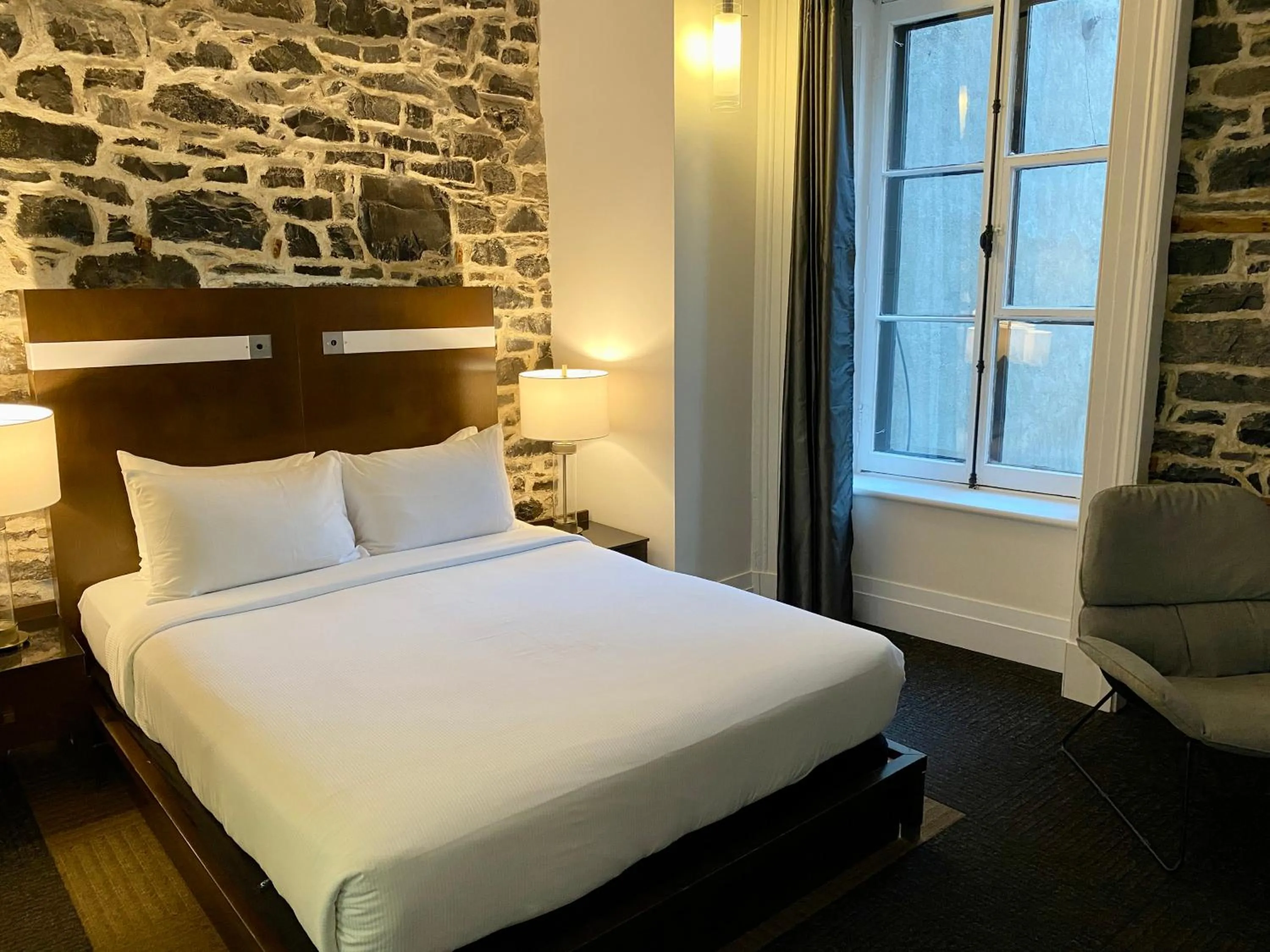 Bed in Hôtel Sainte-Anne