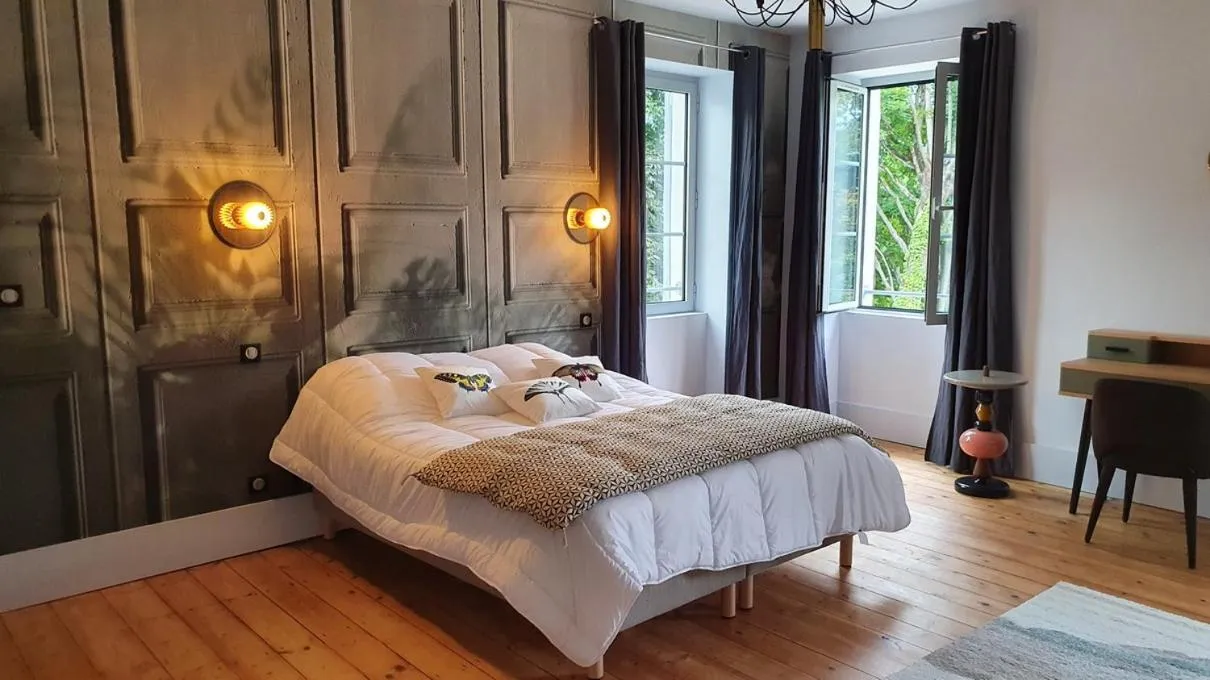 Bed in Domaine Clairfontaine Noyarey - Suites Junior