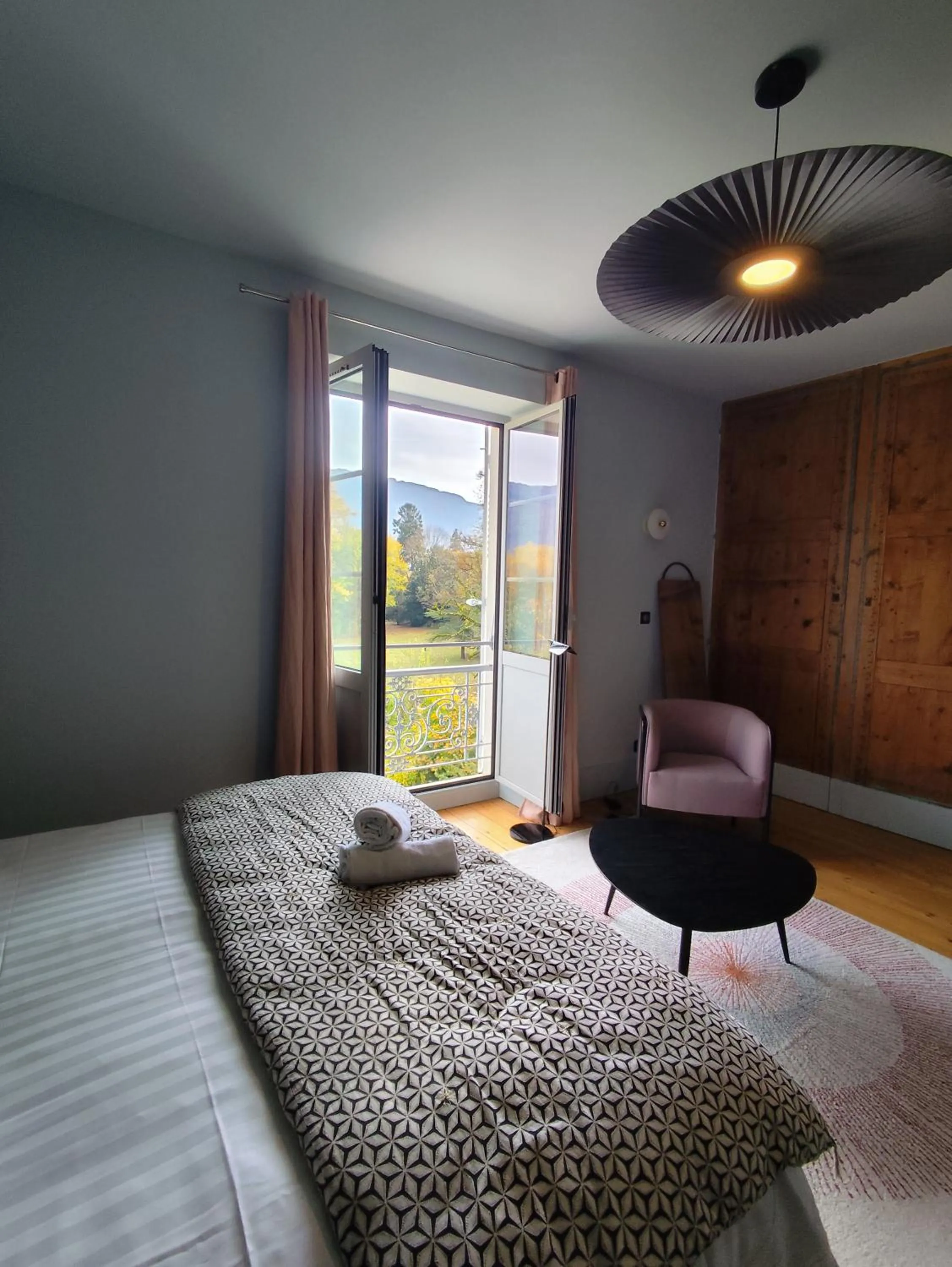 Bed in Domaine Clairfontaine Noyarey - Suites Junior