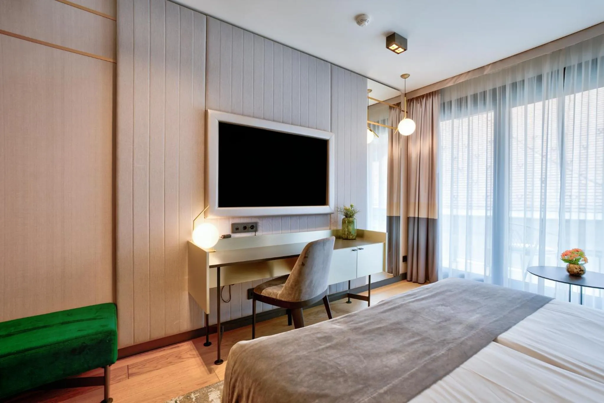 Bedroom, Bed in Emerald Downtown Luxury Suites by Continental Group