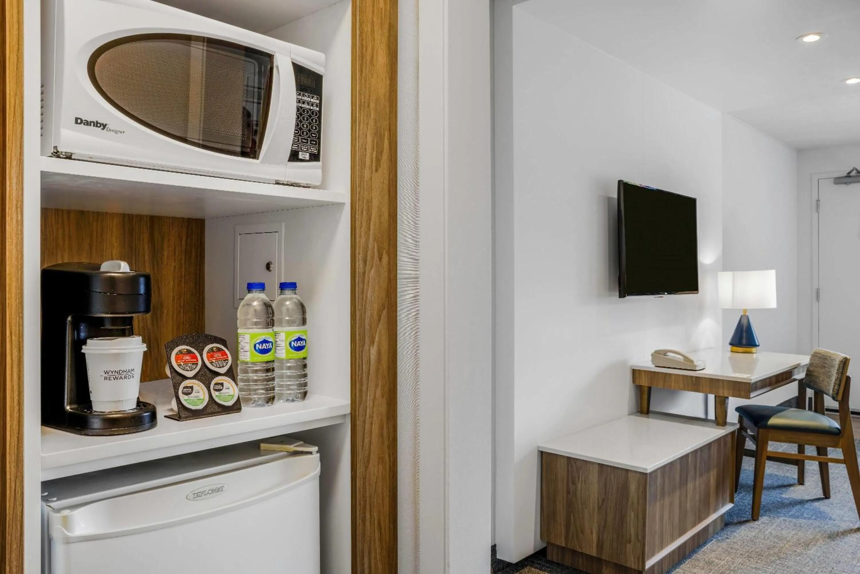 Bed in Travelodge by Wyndham Niagara Falls At the Falls