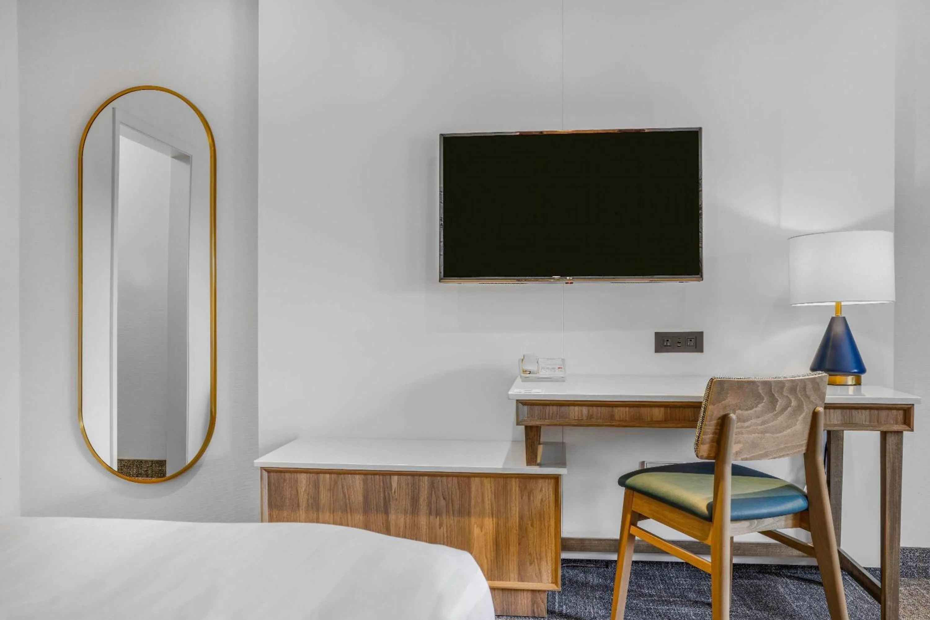 Bed in Travelodge by Wyndham Niagara Falls At the Falls