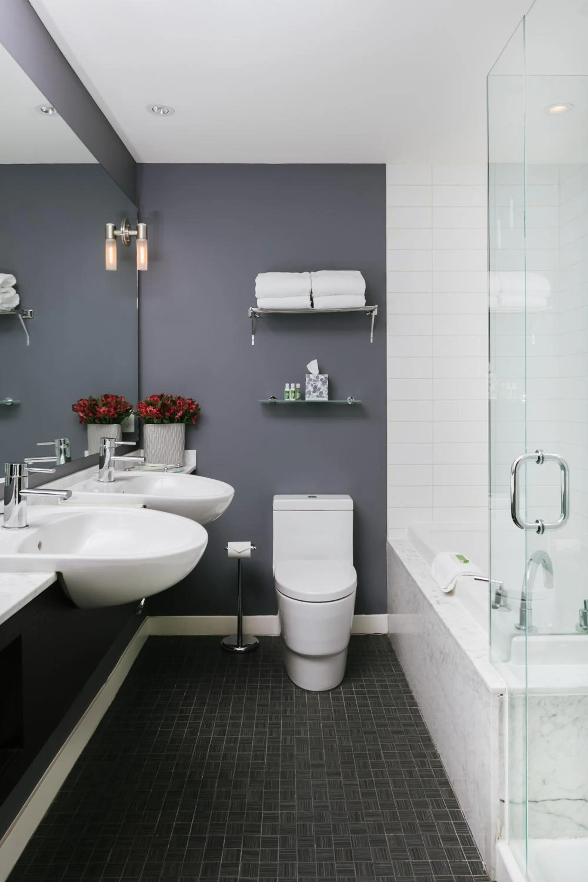 Bathroom in Moda Hotel