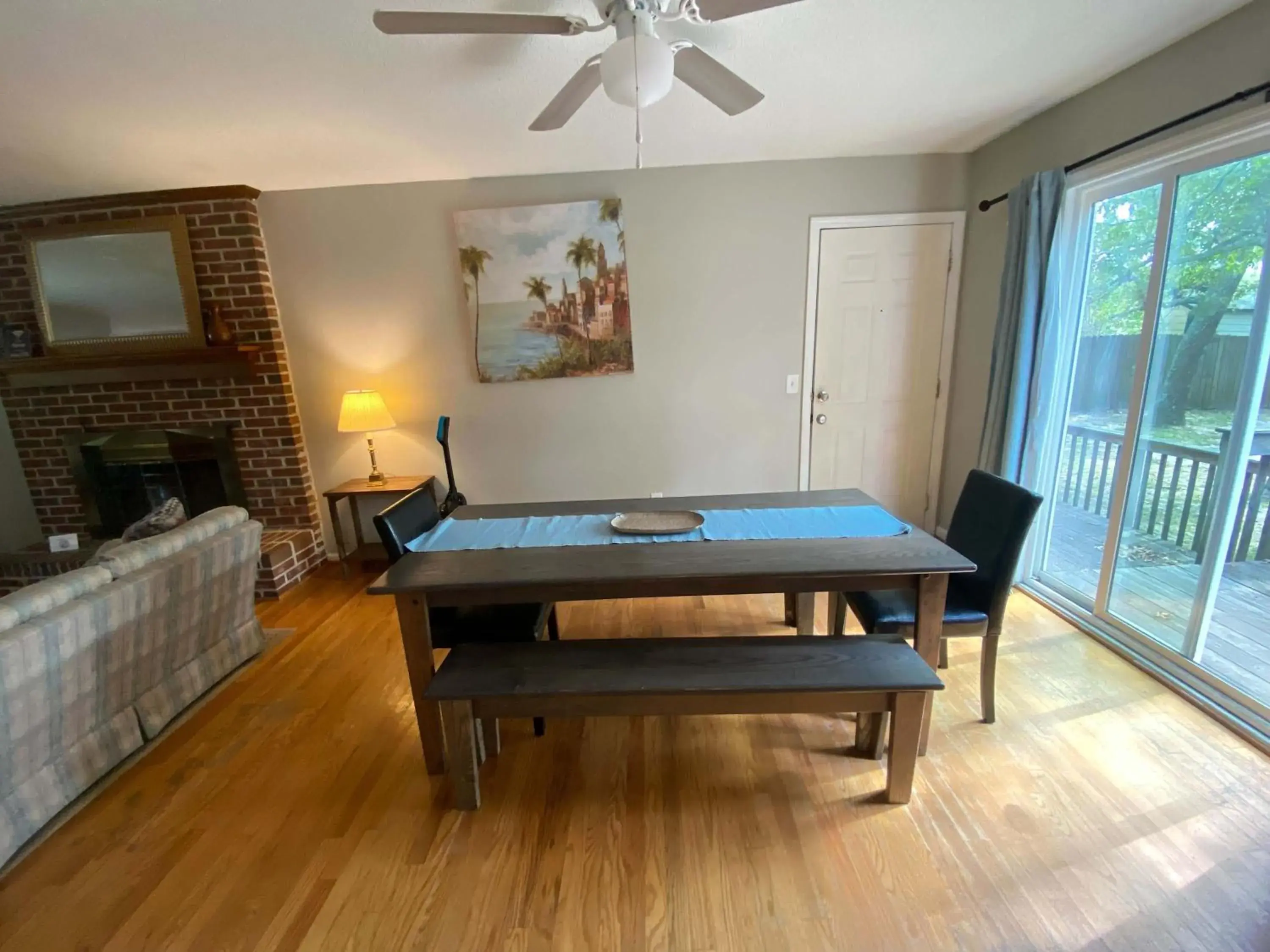 Family Room in The Garnet Goliath Columbias Biggest BnB Yard Family Room in The Garnet Goliath Columbias Biggest BnB Yard
