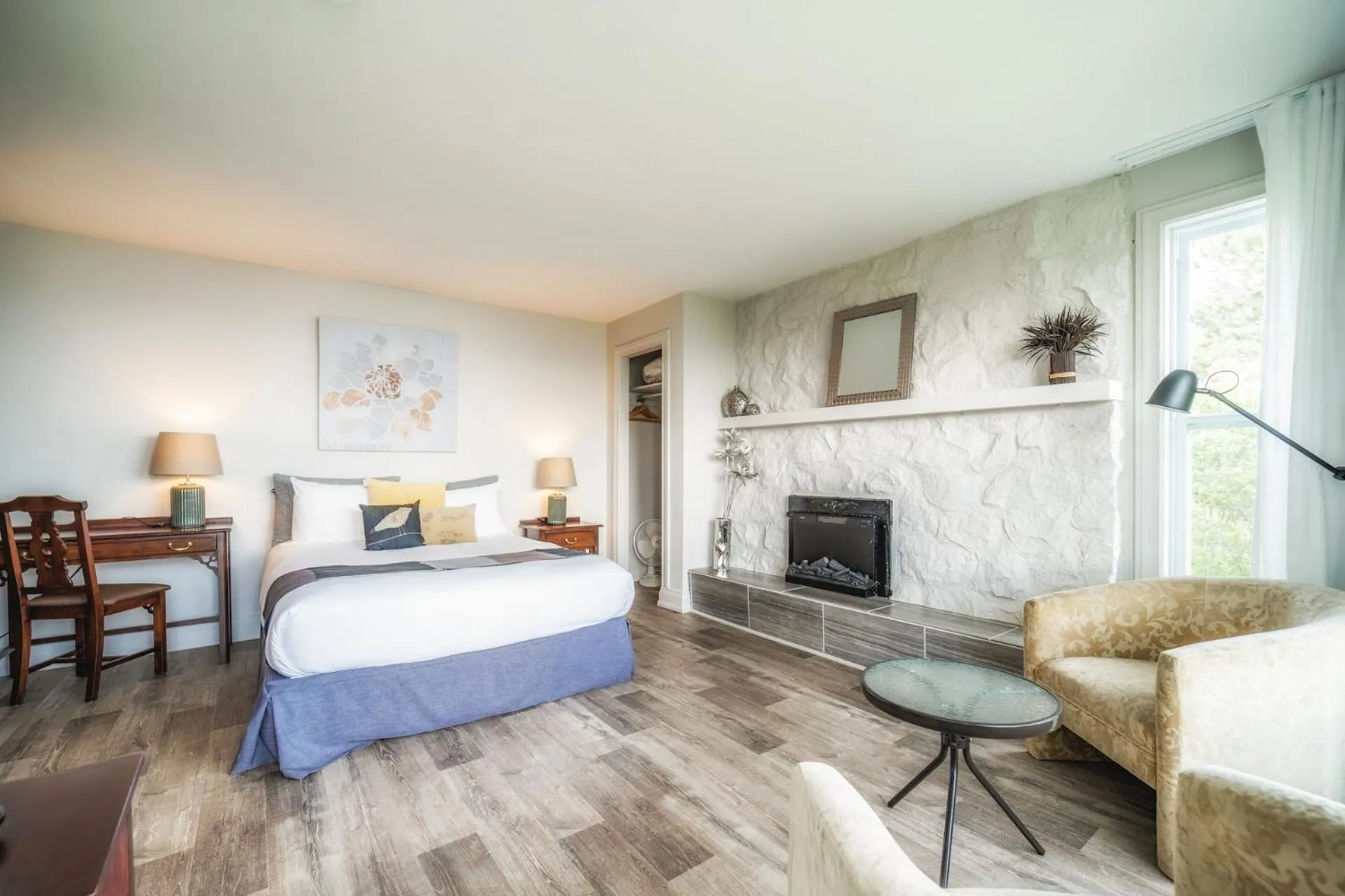 hair dresser, Bed in Hotel Cap-aux-Pierres