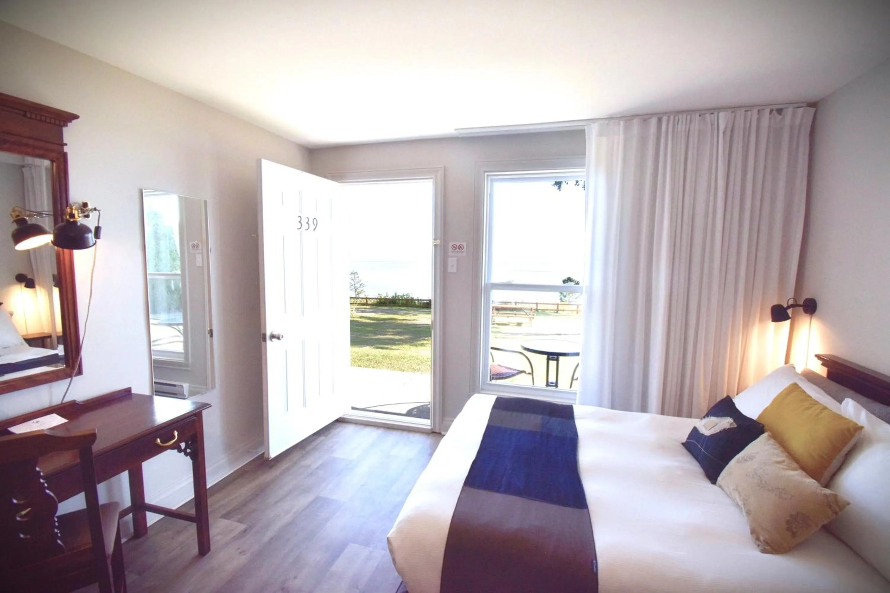 Bed in Hotel Cap-aux-Pierres