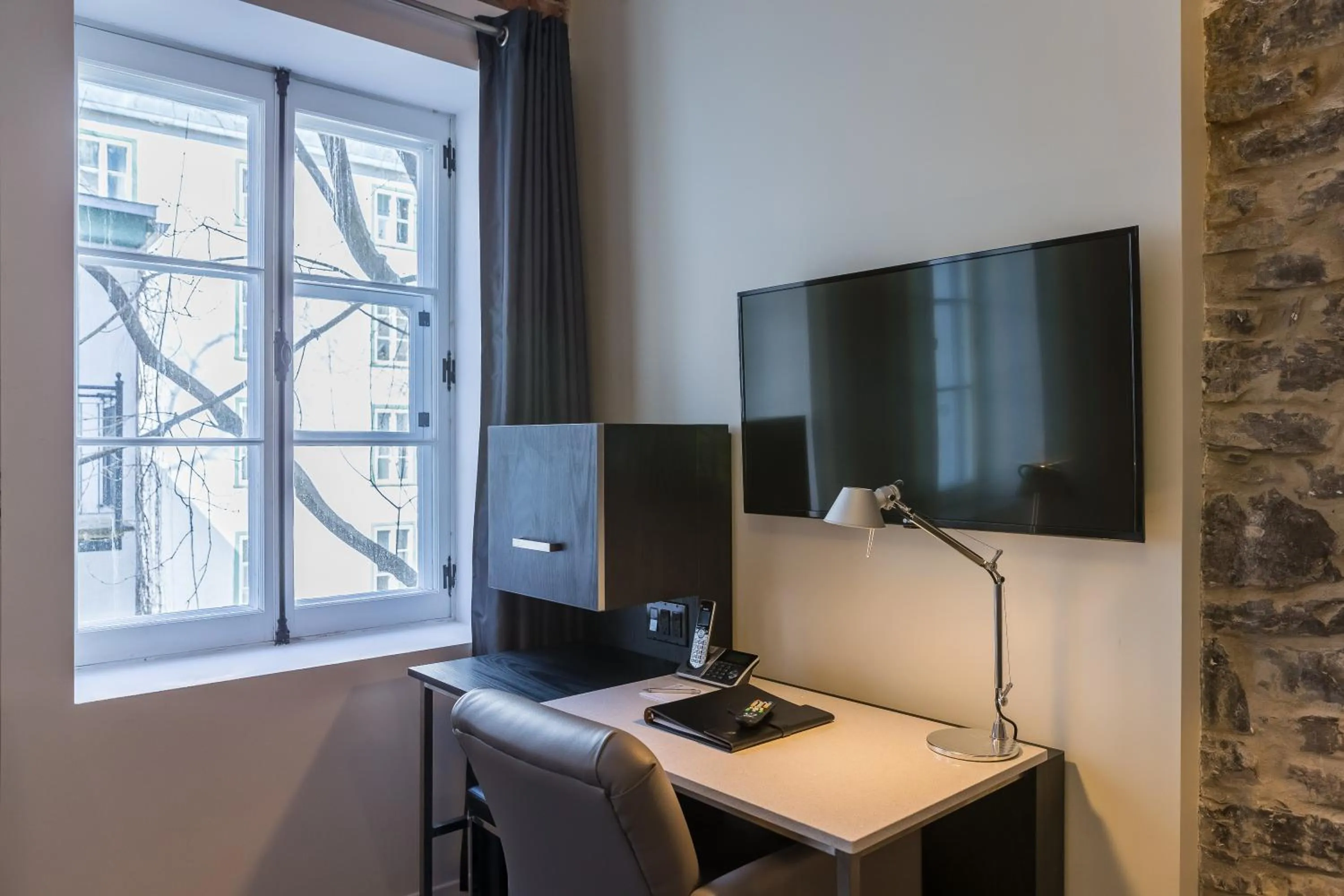 Bedroom in Hotel le Priori