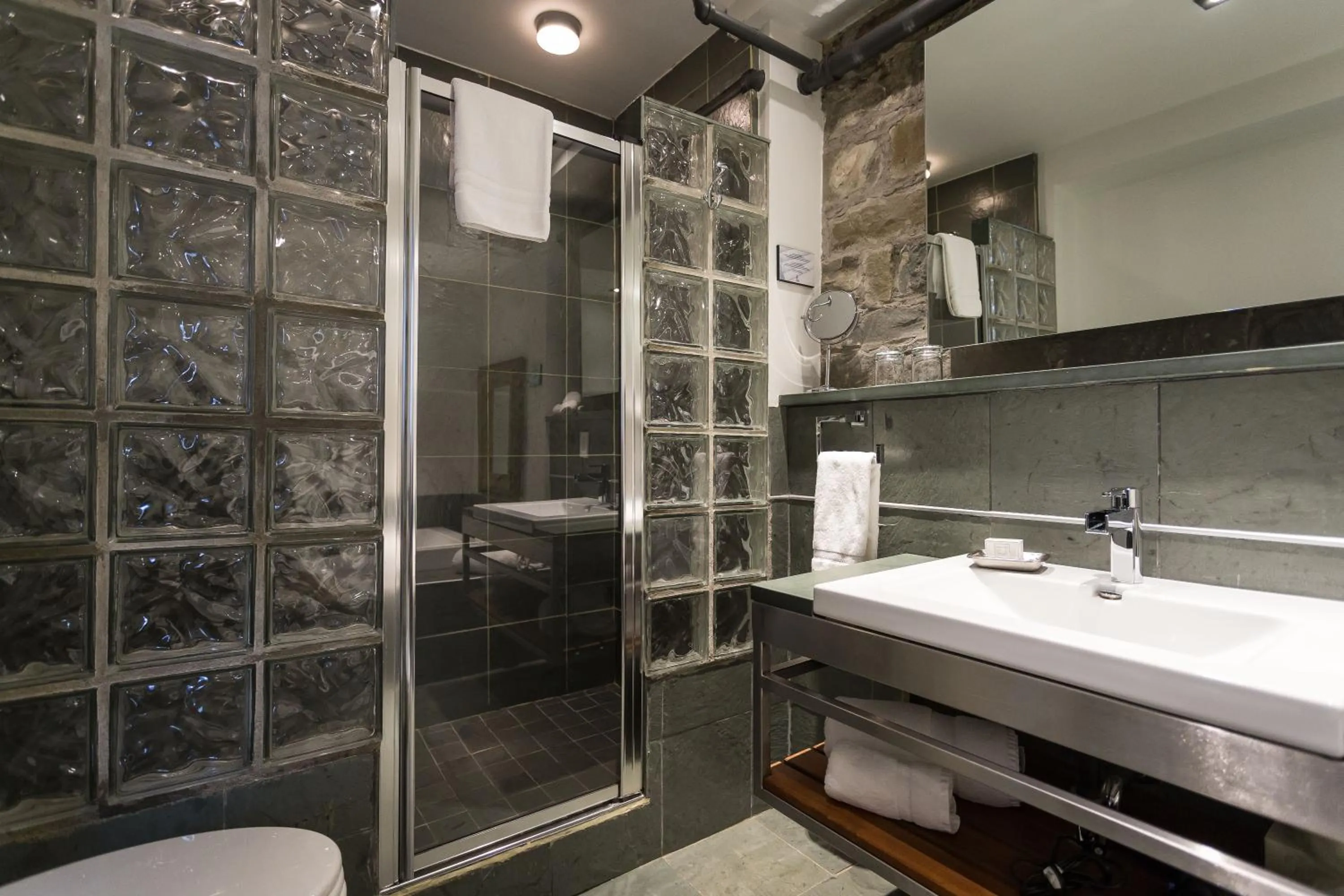 Bathroom in Hotel le Priori