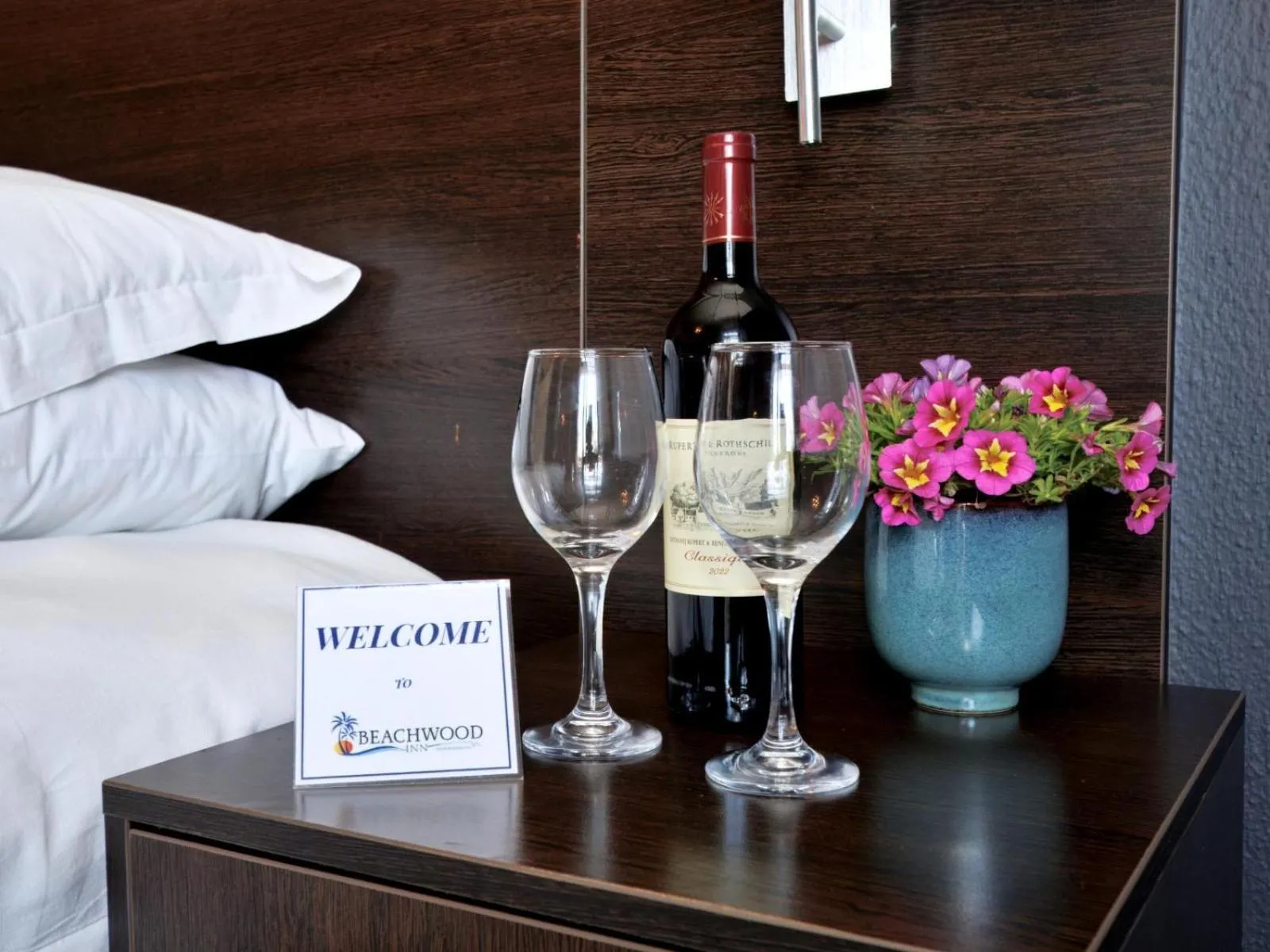 Bed in Beachwood Inn Melkbosstrand