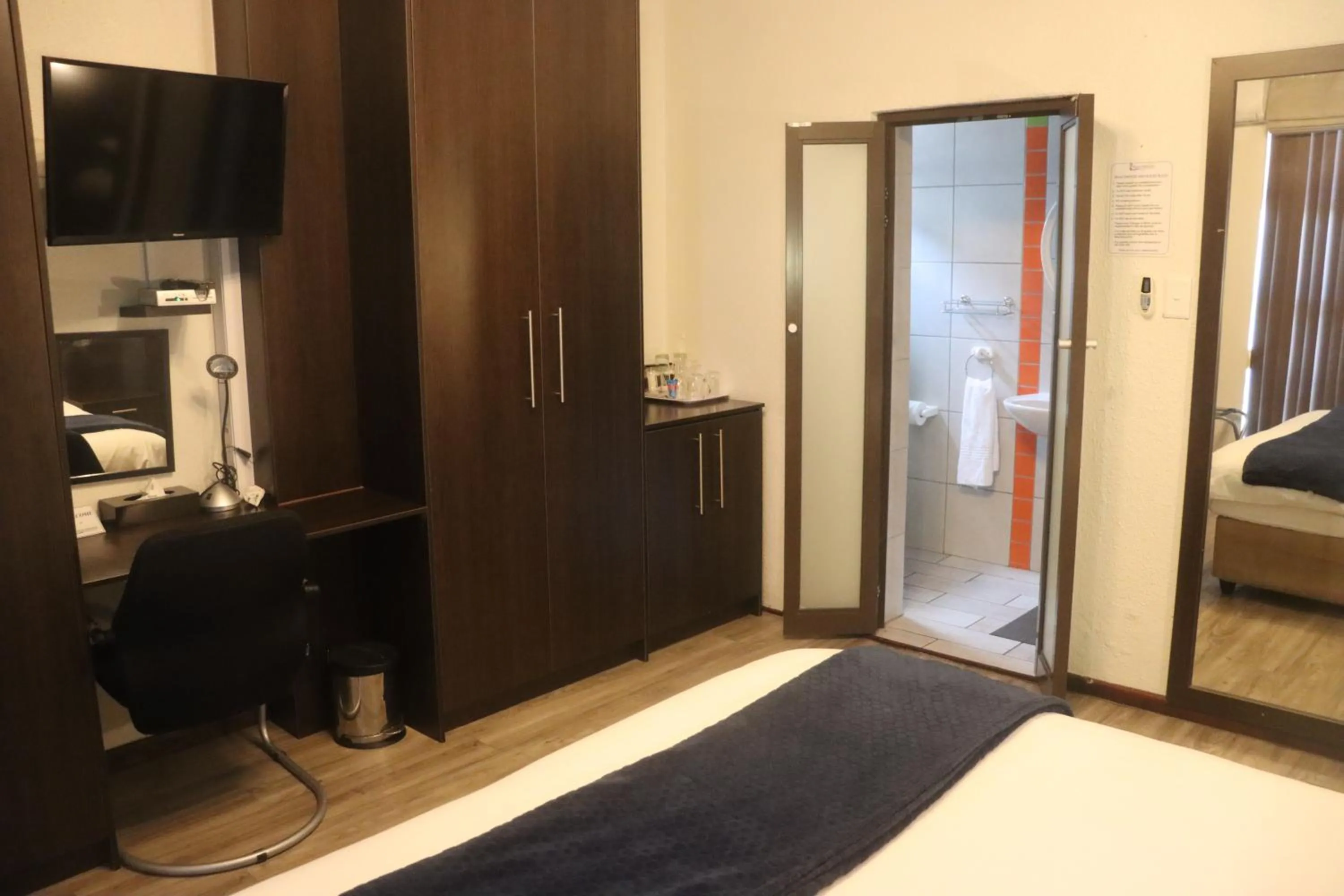 Bed in Beachwood Inn Melkbosstrand