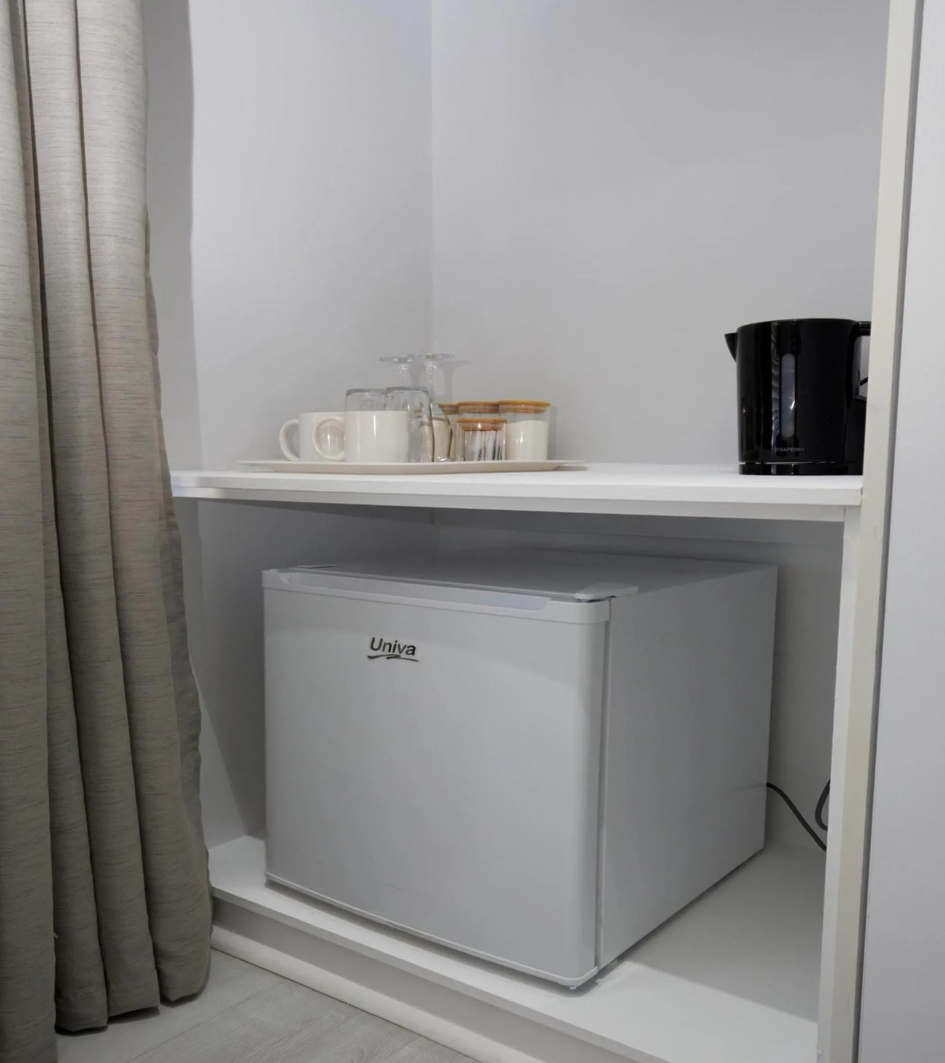 Coffee/tea facilities in Beachwood Inn Melkbosstrand