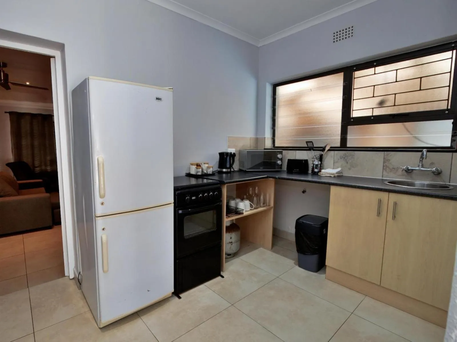 Dining area in Beachwood Inn Melkbosstrand