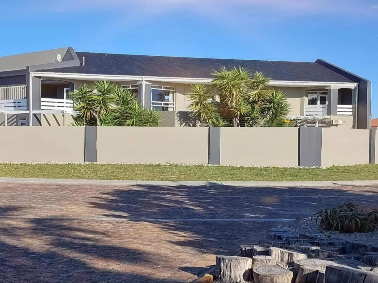 Property building in Beachwood Inn Melkbosstrand