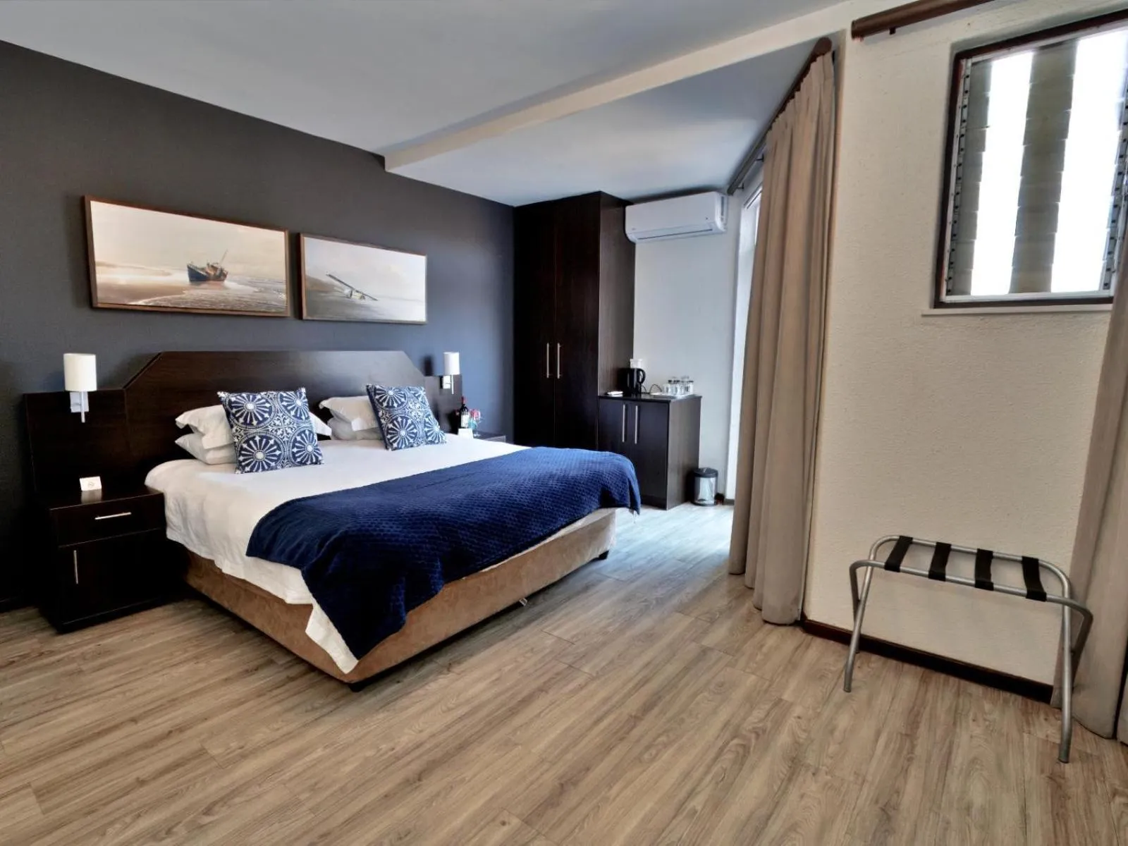 Photo of the whole room, Bed in Beachwood Inn Melkbosstrand