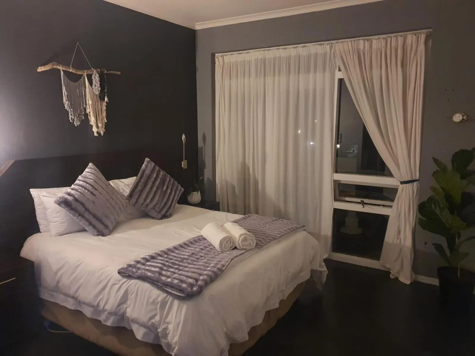 Bed in Beachwood Inn Melkbosstrand