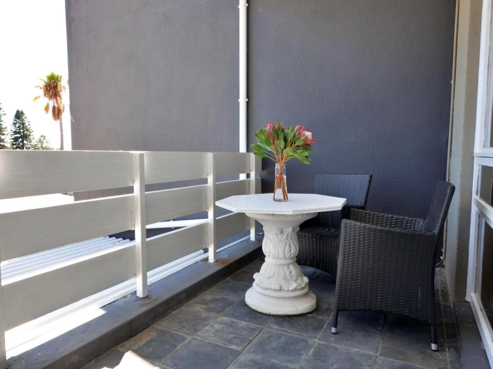 BBQ facilities, Bed in Beachwood Inn Melkbosstrand