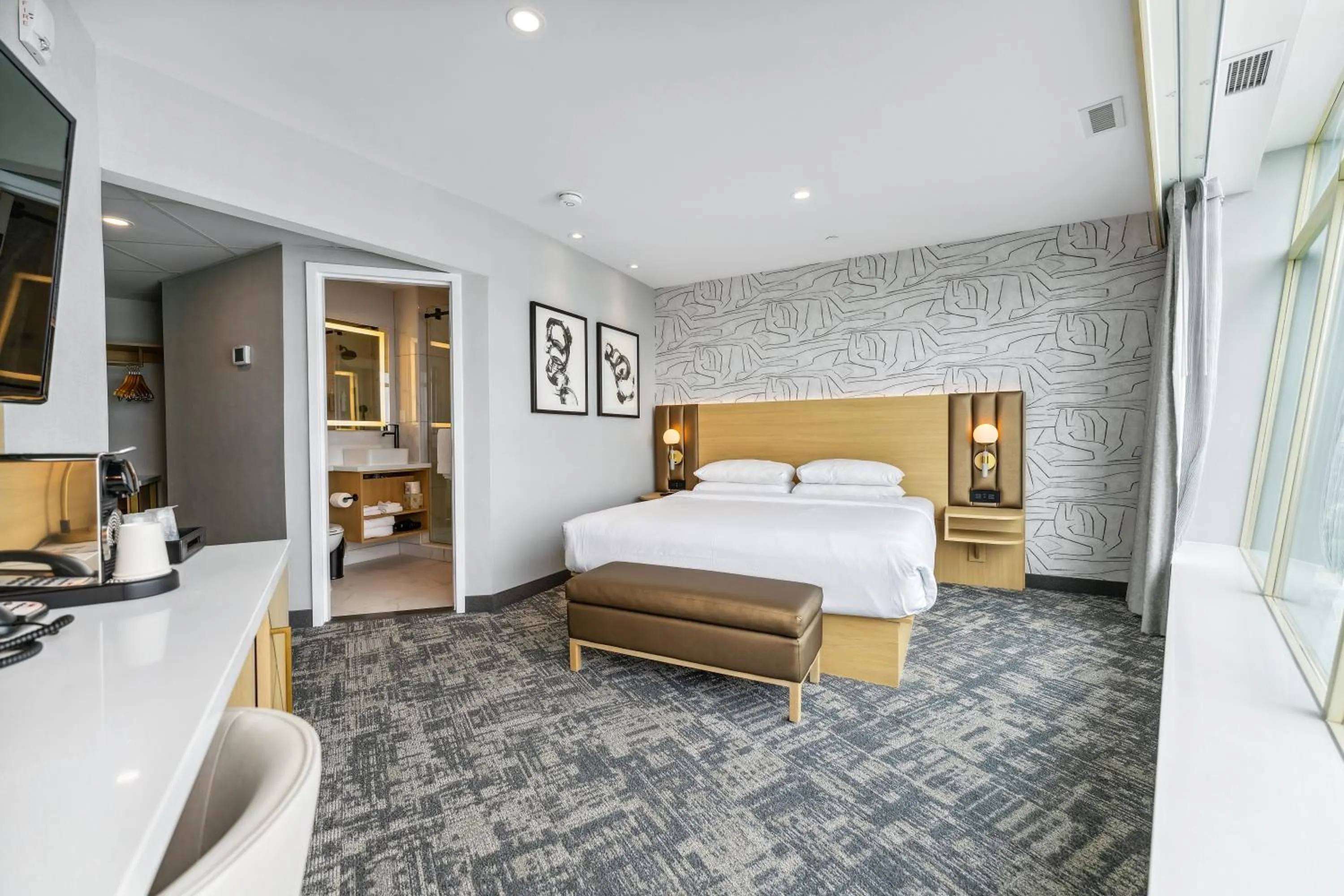 Bed in Tower Hotel at Fallsview