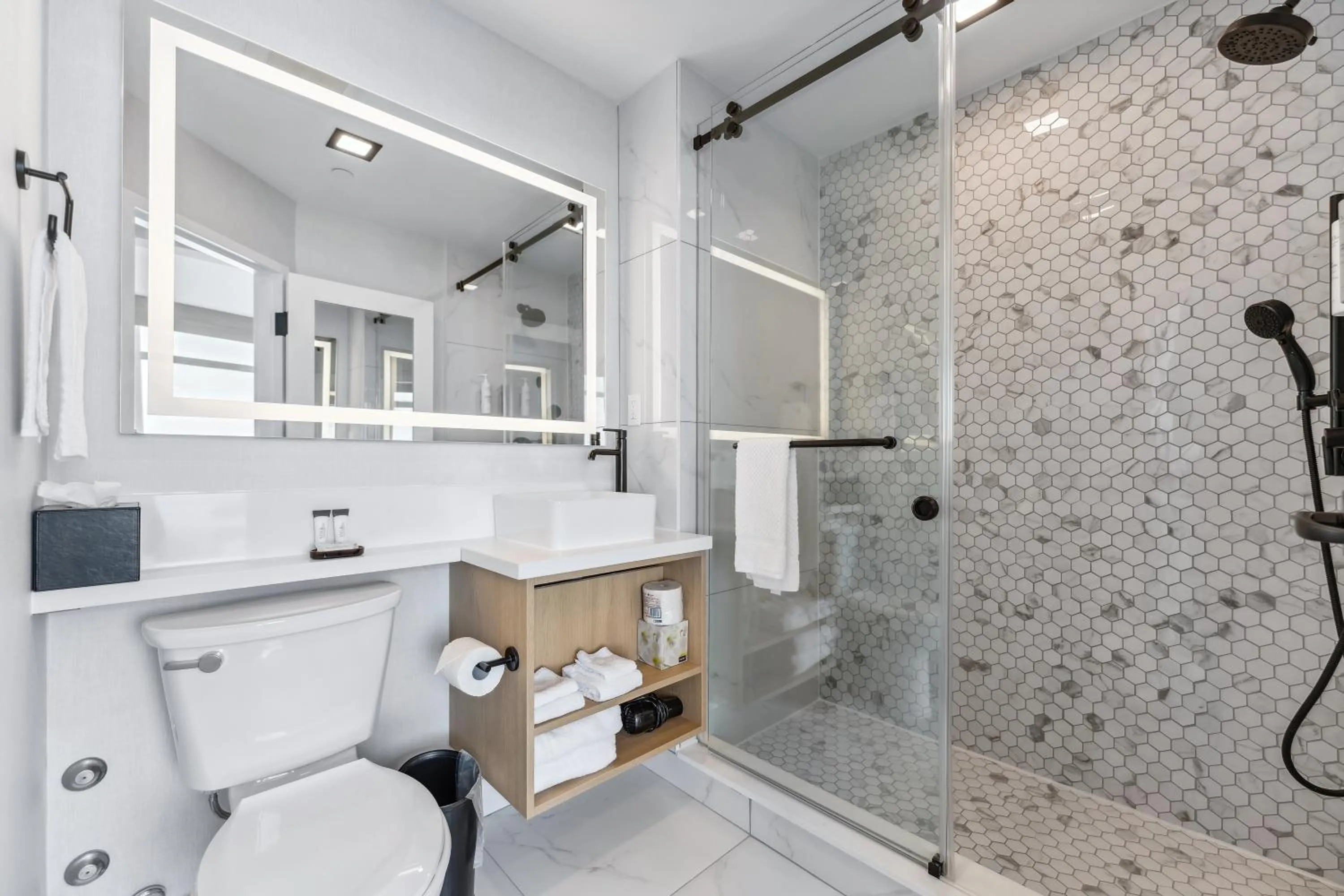 Shower in Tower Hotel at Fallsview