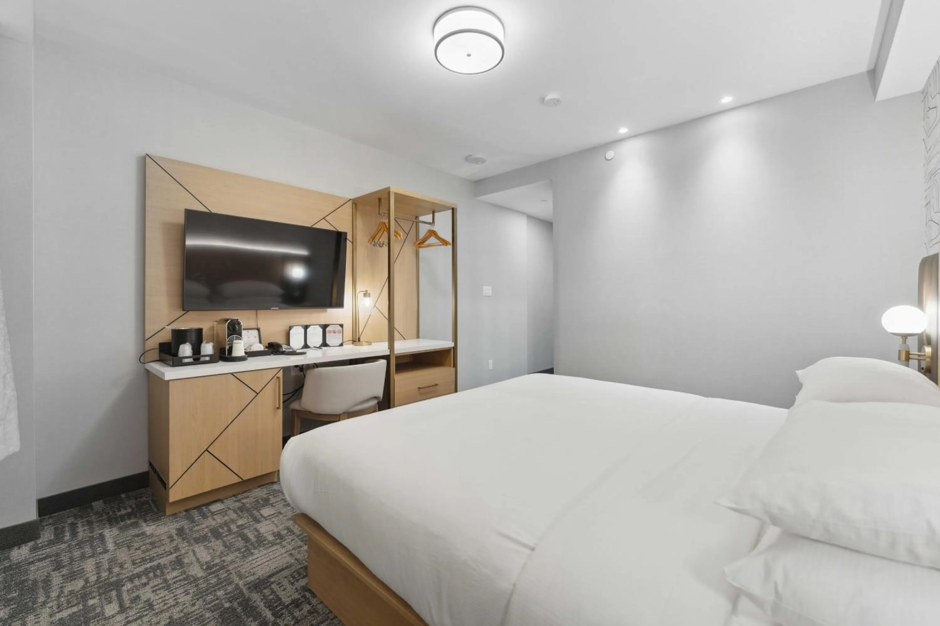 Bed in Tower Hotel at Fallsview