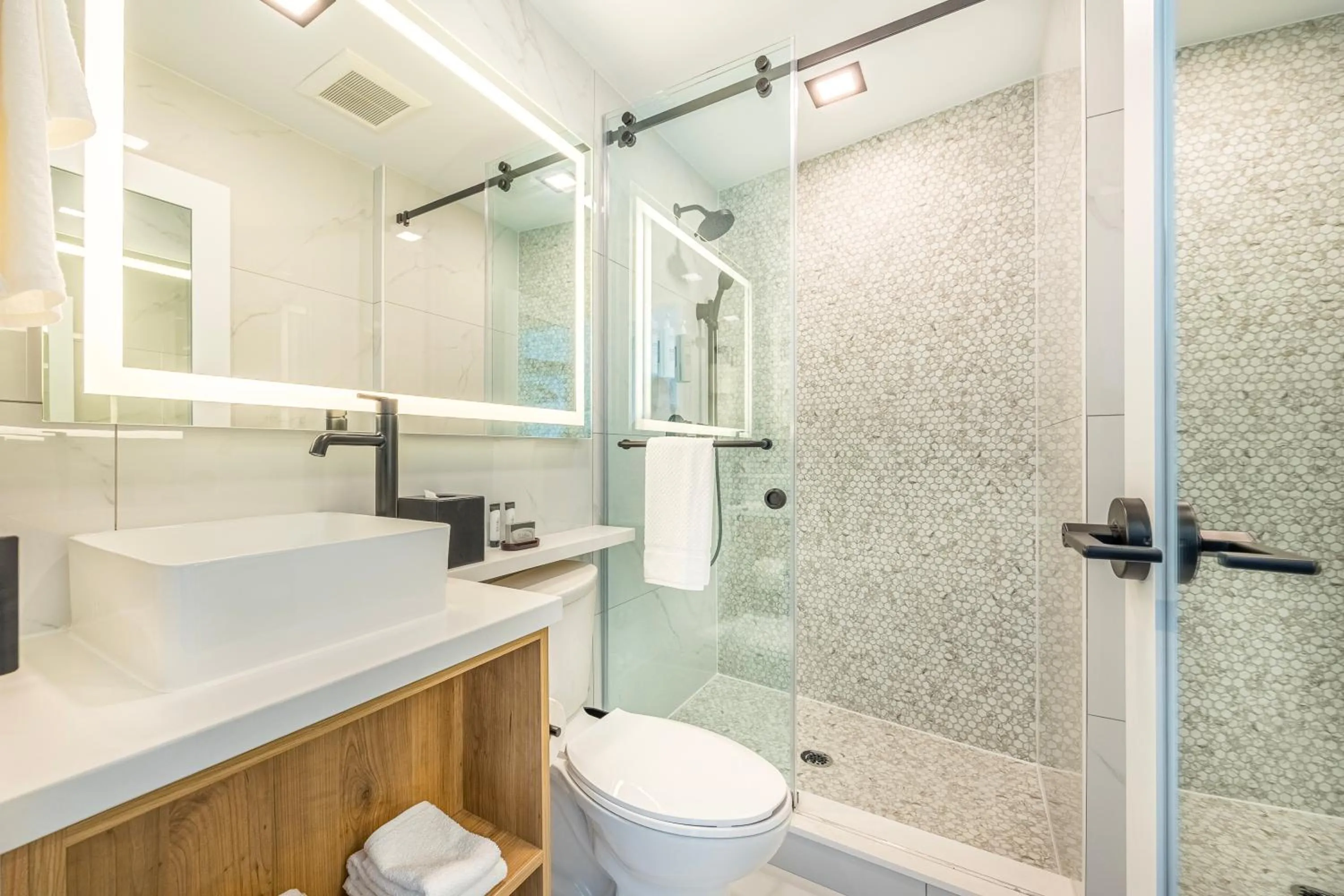 Shower in Tower Hotel at Fallsview