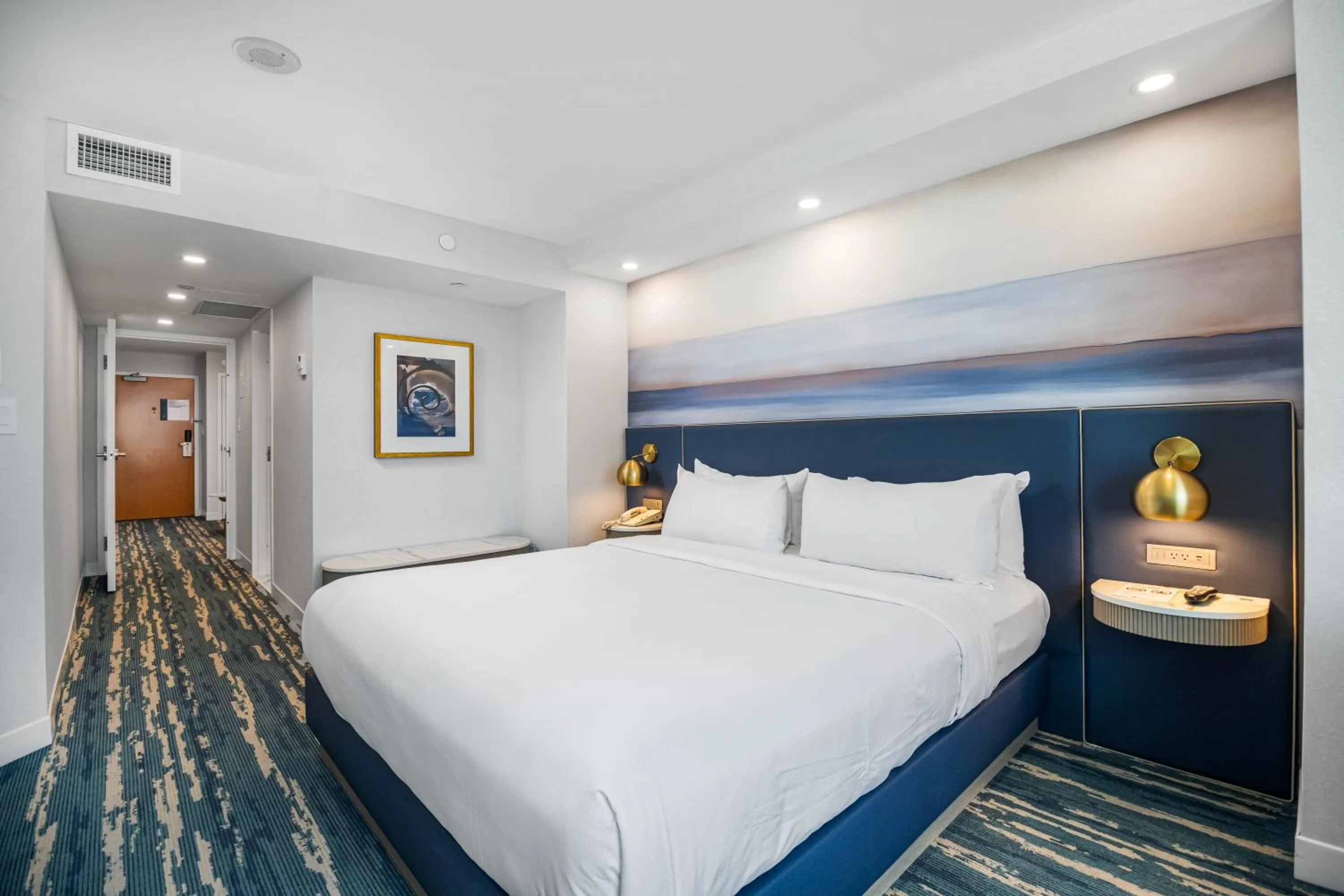 Bed in Tower Hotel at Fallsview