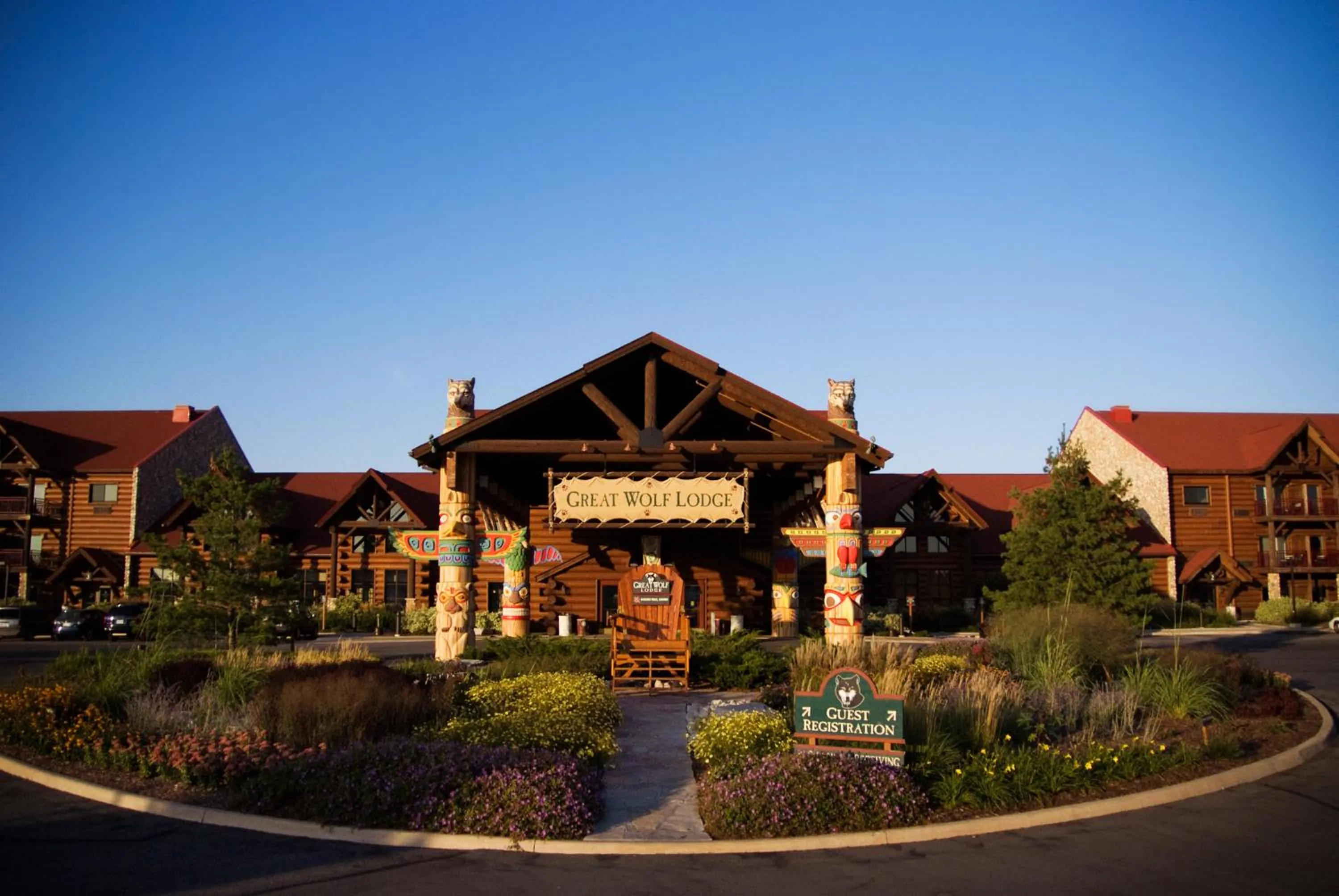 Property building in Great Wolf Lodge Waterpark Resort