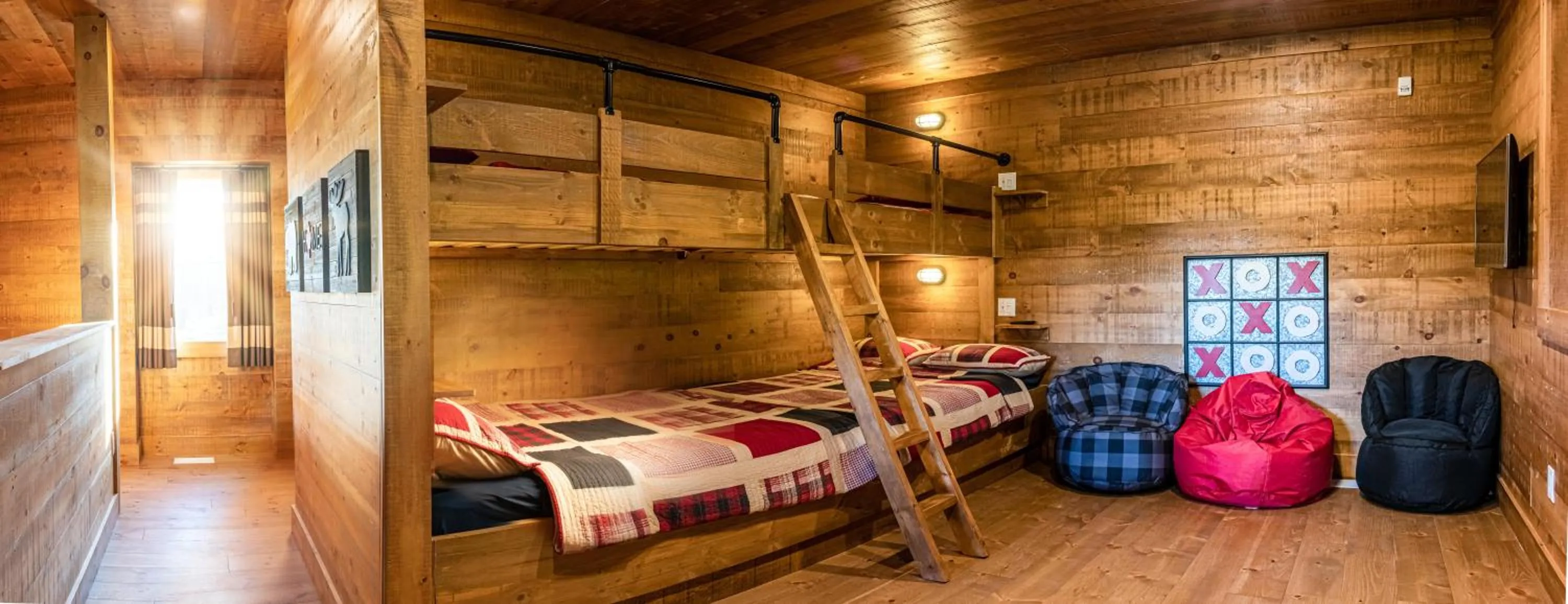 bunk bed in Great Wolf Lodge Waterpark Resort