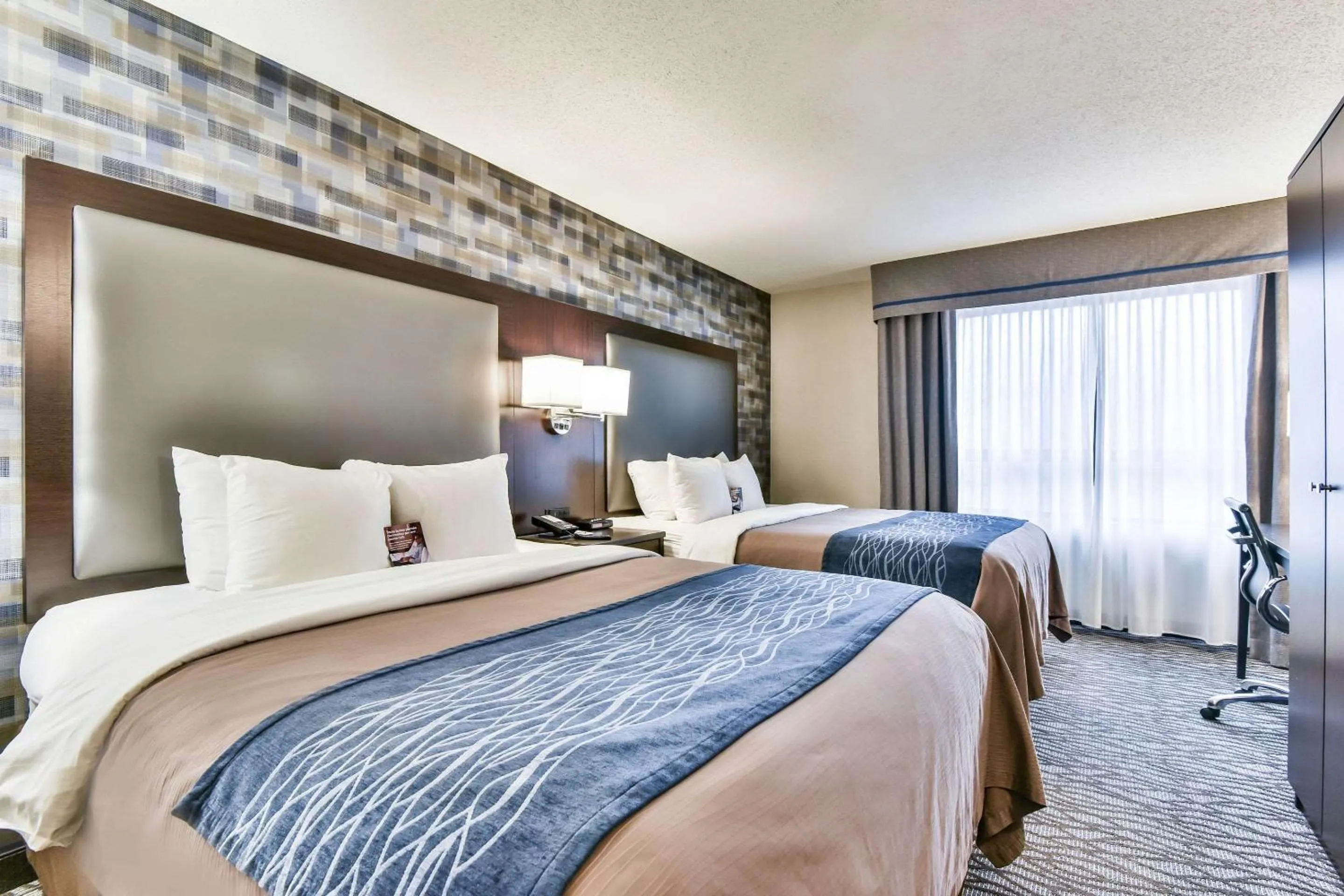 Photo of the whole room, Bed in Comfort Hotel Airport North