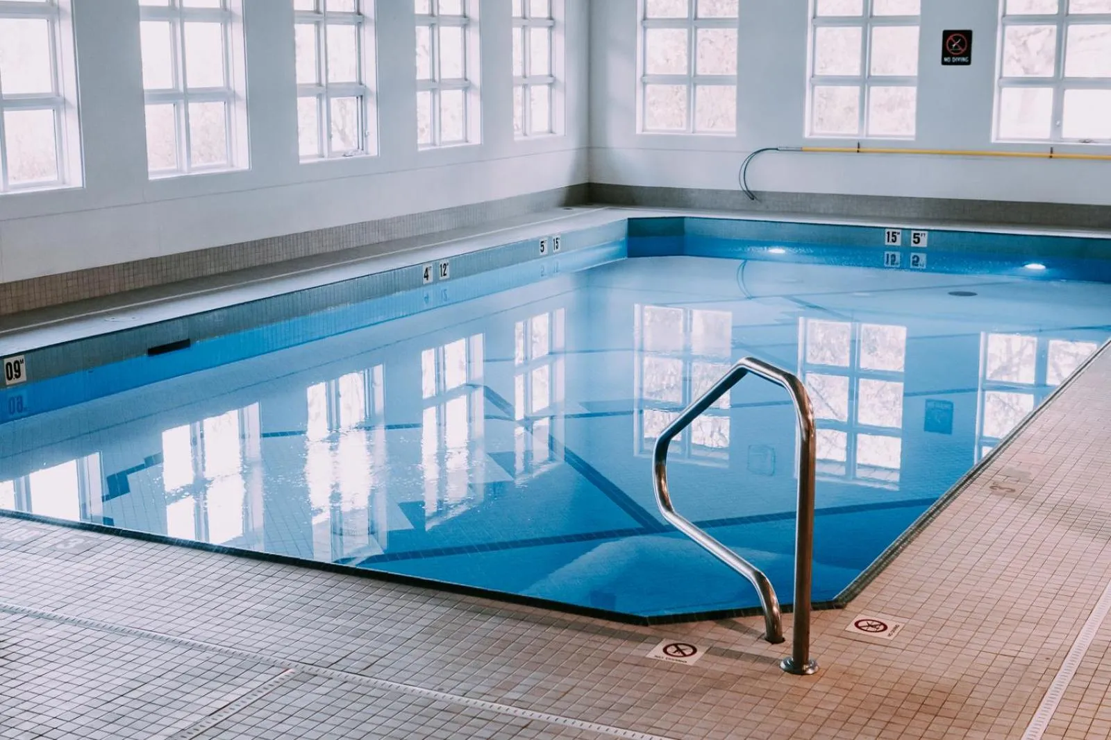 Swimming pool in Coast Canmore Hotel & Conference Centre