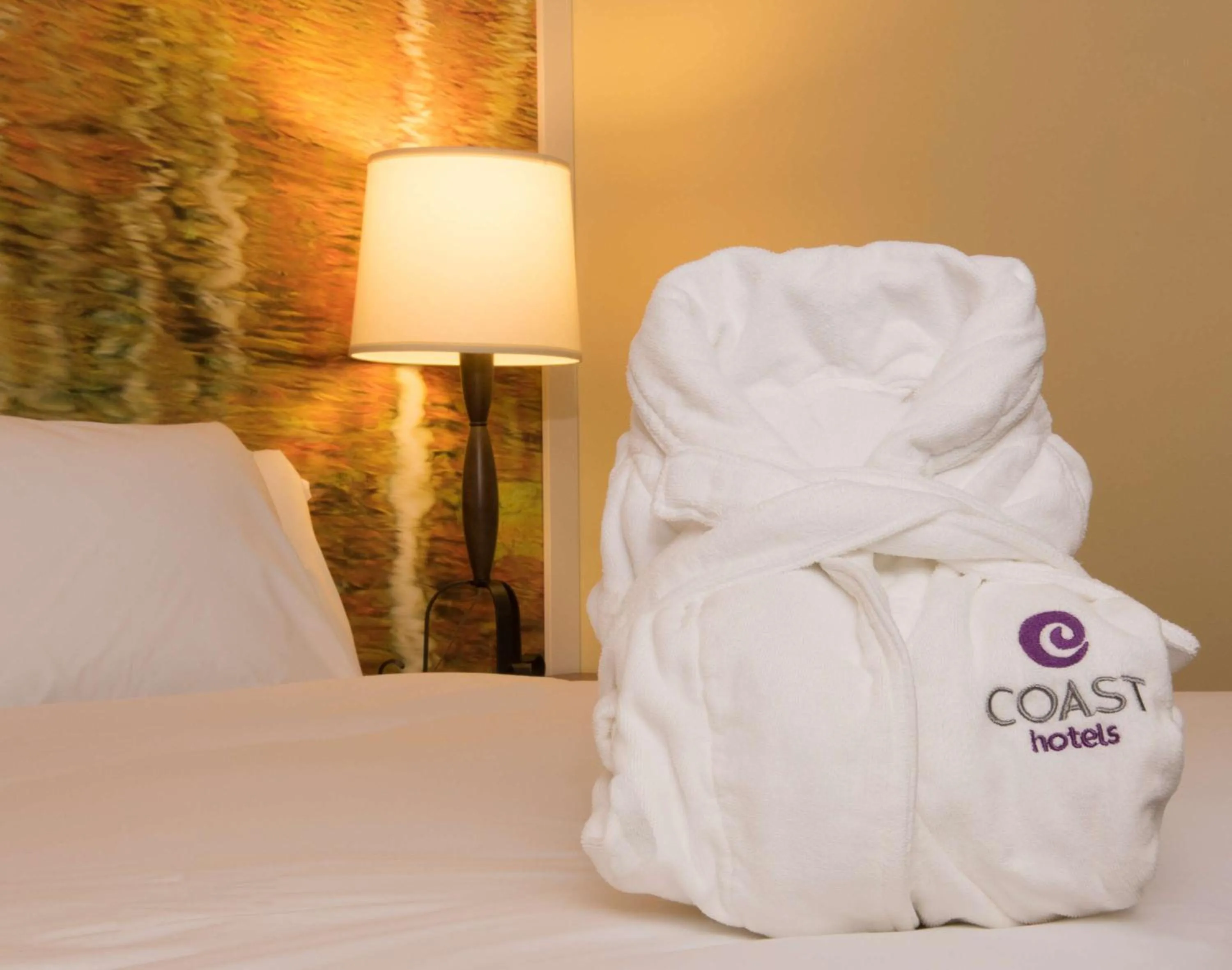 Bedroom, Bed in Coast Canmore Hotel & Conference Centre