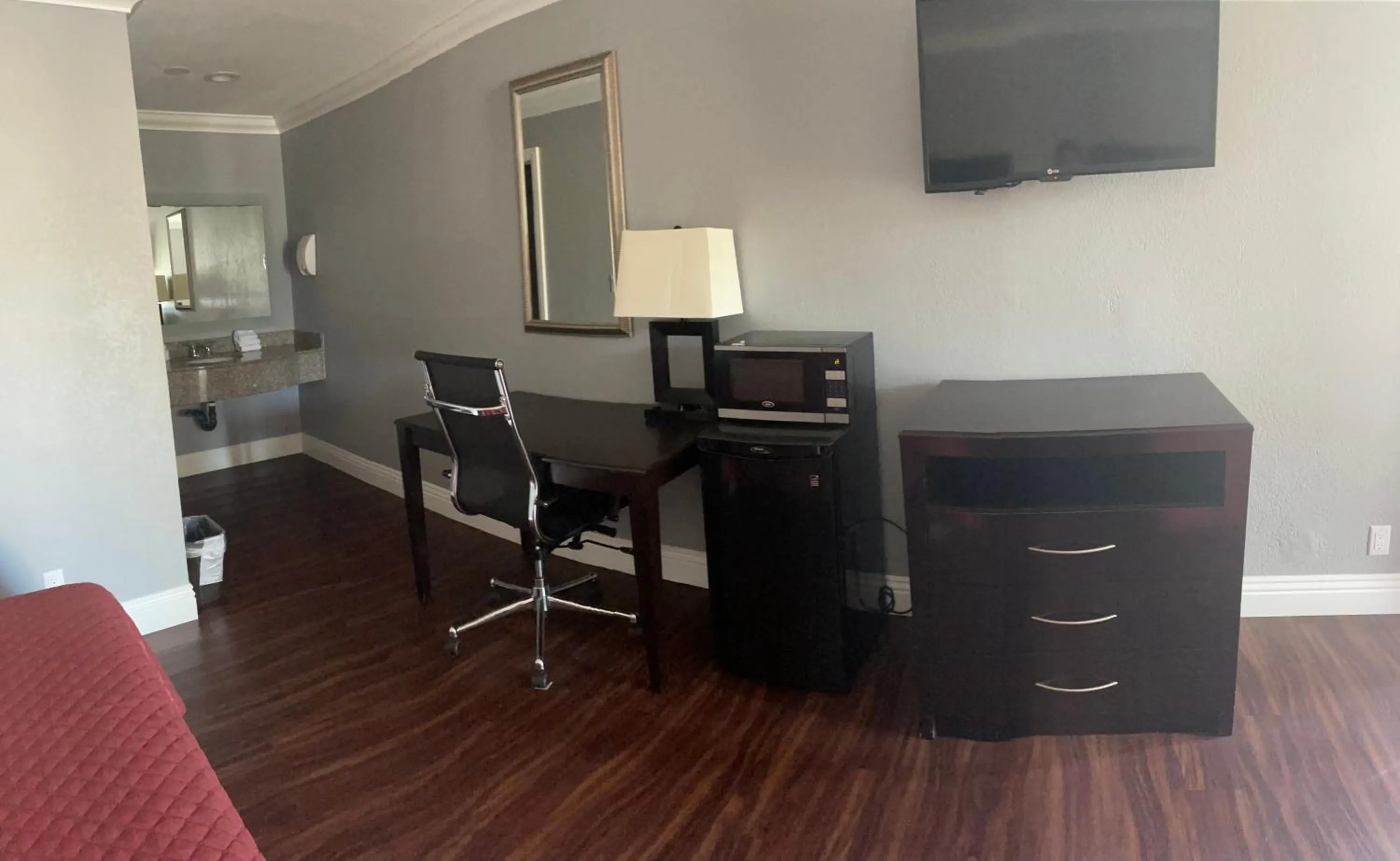 Legacy inn & suites